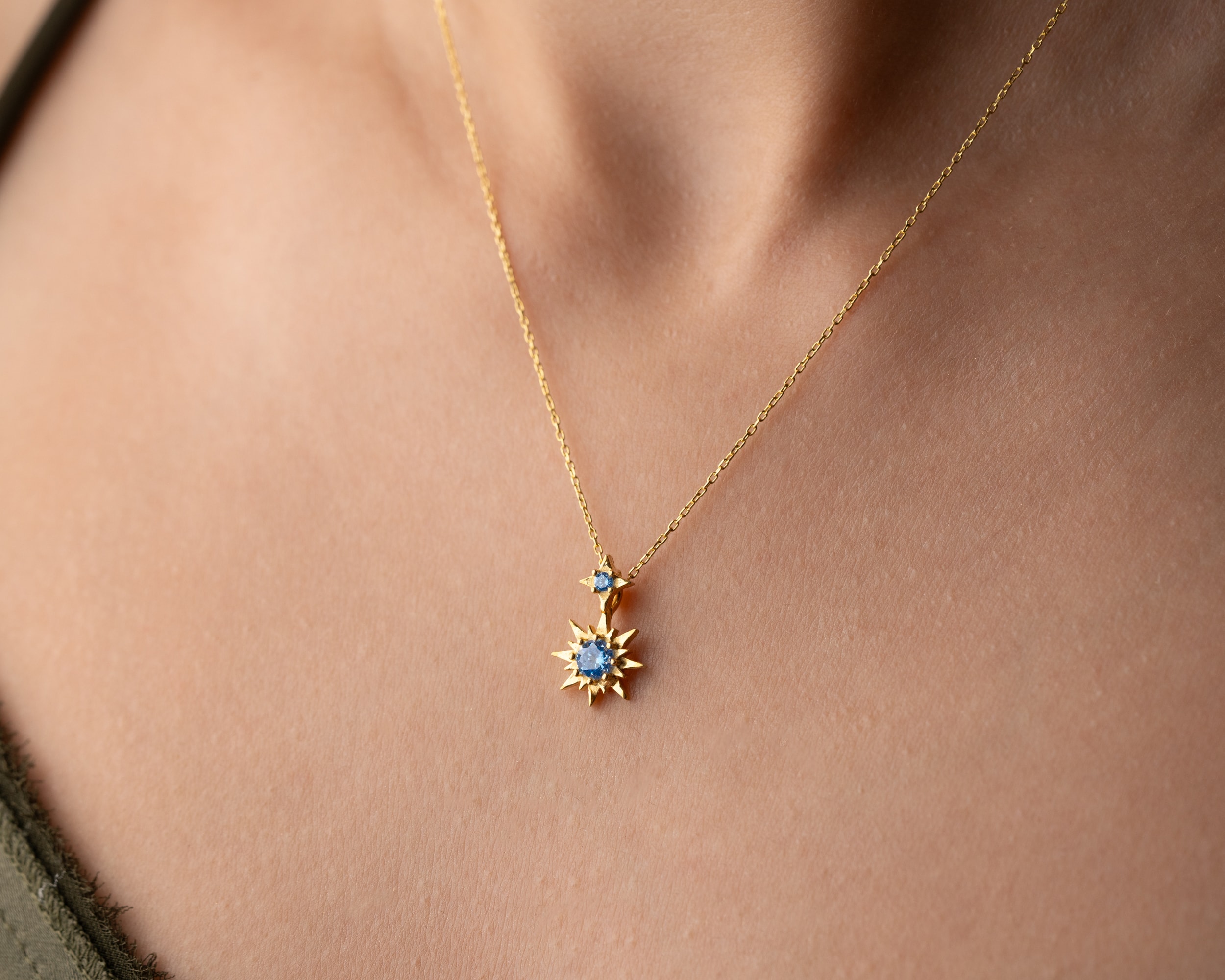 Pulsar Yıldızı Doğum Taşlı Kolye – Işıltılı Enerjiyi Taşıyan Kişiye Özel Tasarım