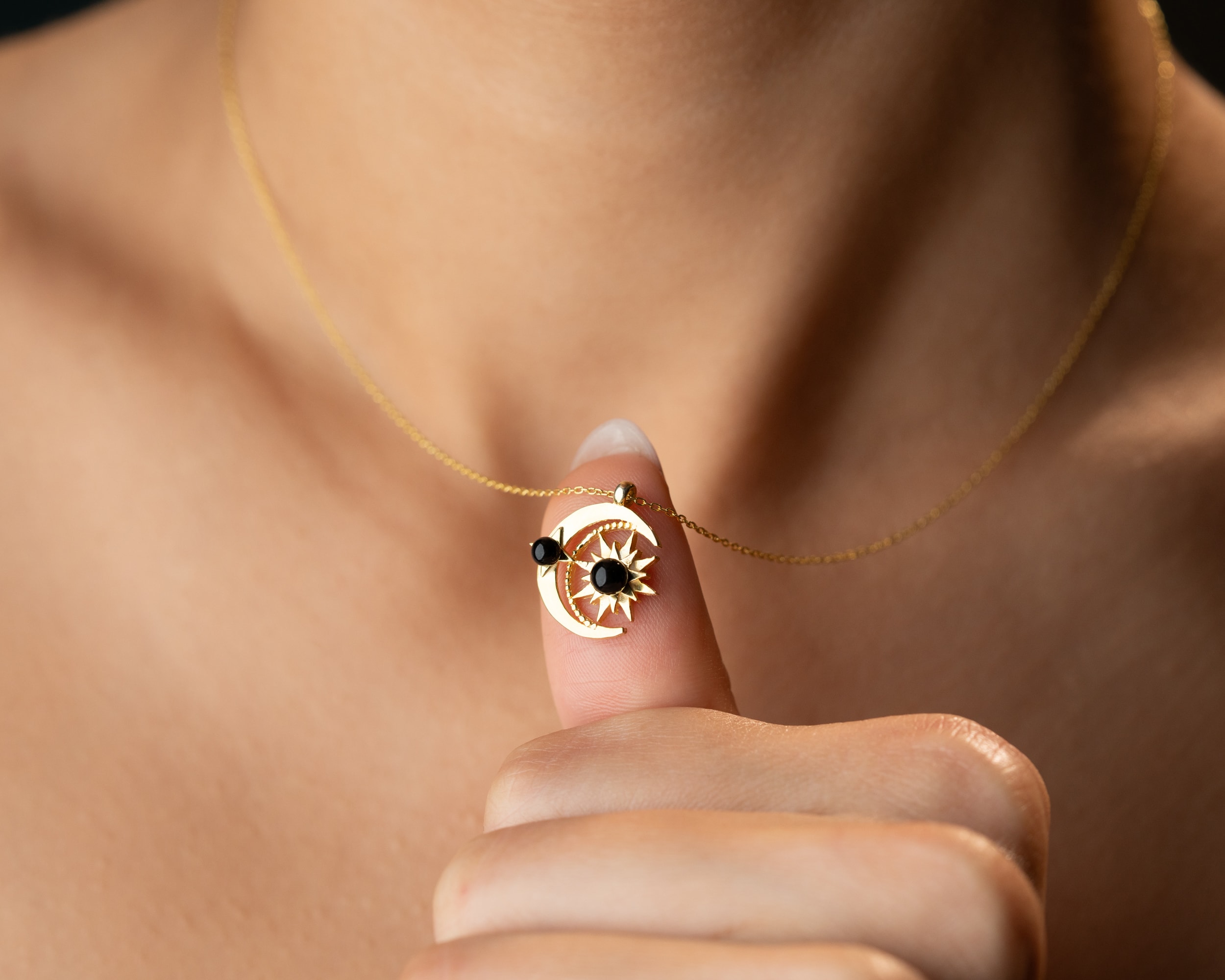 Siyah İnci Güneş Ay Kolyesi – Minimal ve Zarif 925 Ayar Gümüş - Siyah İnci Detaylı Zarif Gümüş Takı