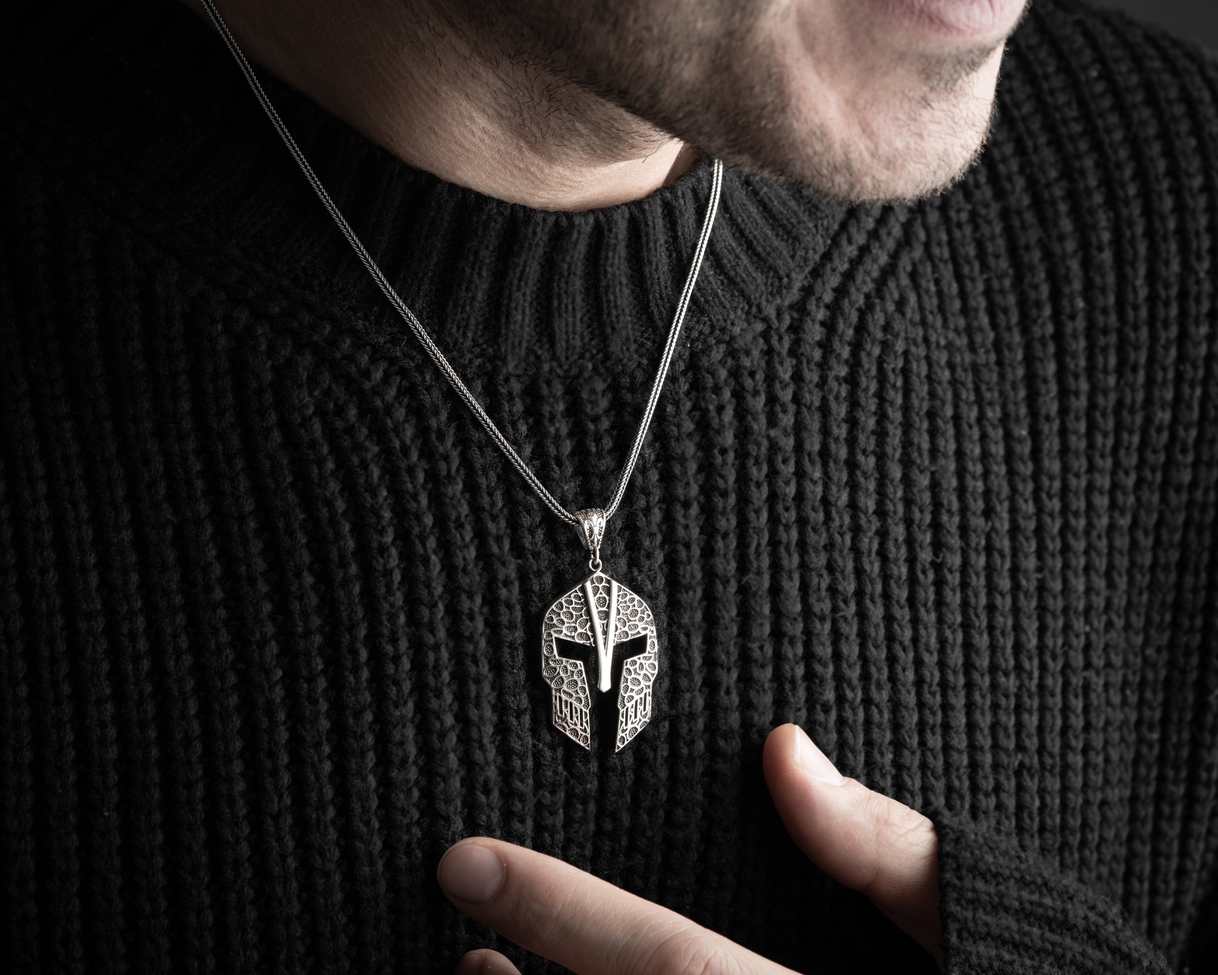 Miğfer Erkek Kolye | Tilki Kuyruğu Zincirli Güç ve Kararlılık Tasarımı