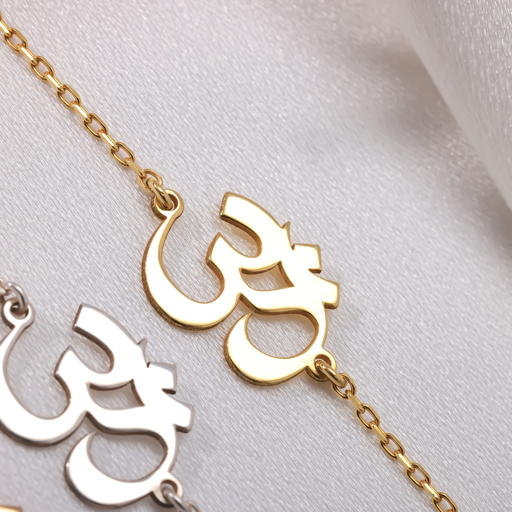 Ohm Sembollü Bileklik – 925 Ayar Gümüş - Bileğinizin Zarafeti