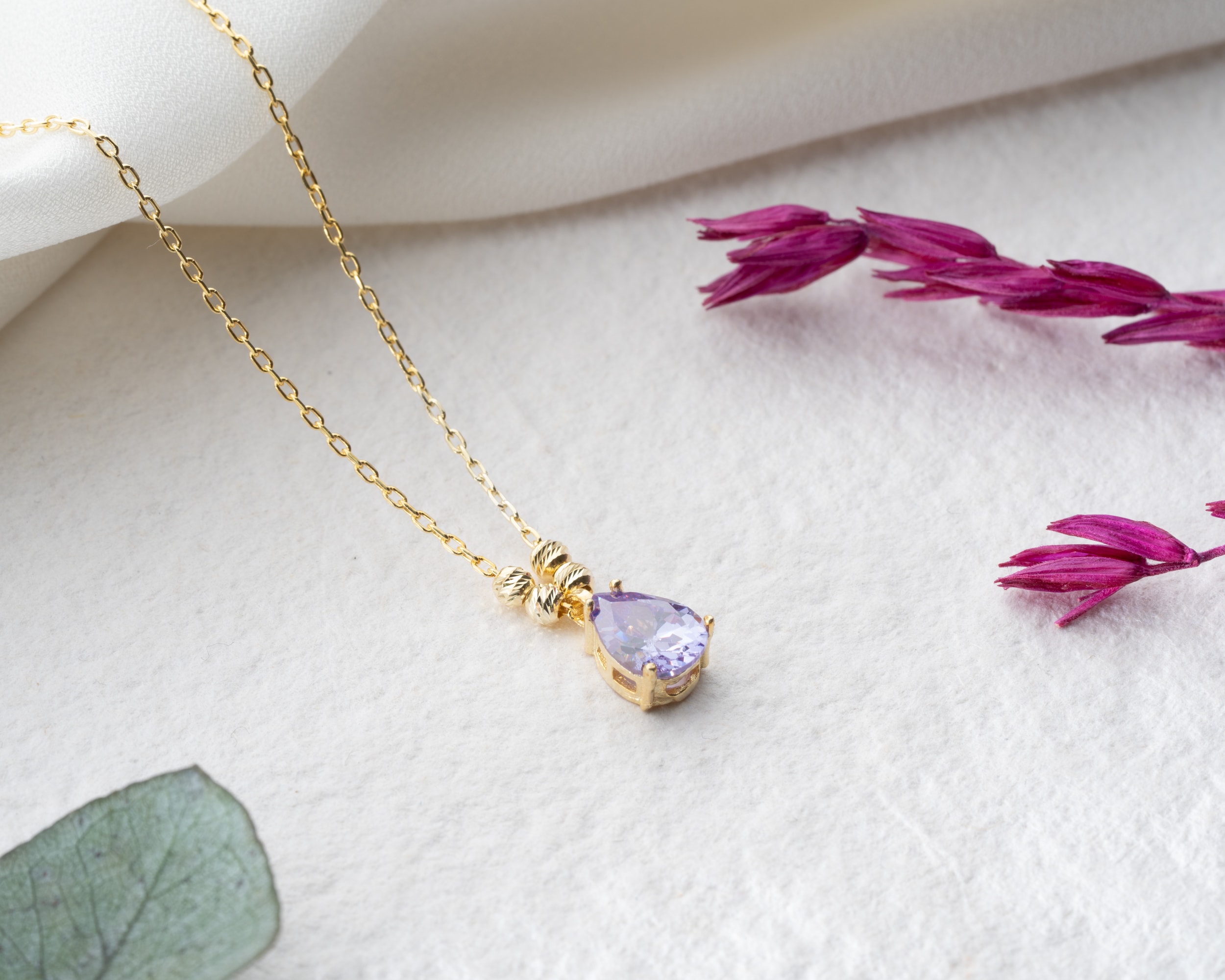 Doğum Taşlı Damla Kolye – Dorika Top Detaylı Şık ve Zarif Tasarım 