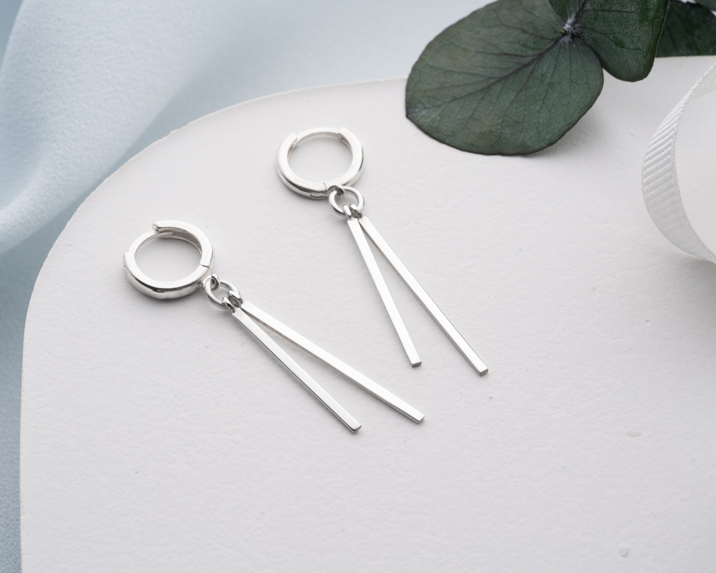 Halkalı Çift Sallantılı Küpe – Işıltılı 925 Ayar Gümüş Zarafeti - Modern Kadın Küpe Modelleri