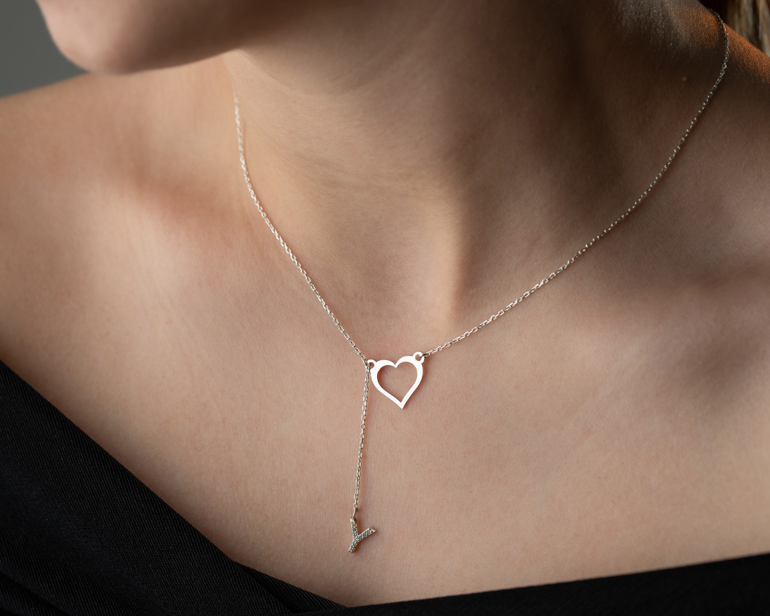 Harf Sallantılı Kalp Kolye | Y Kolye ile Minimal ve Şık Tasarım