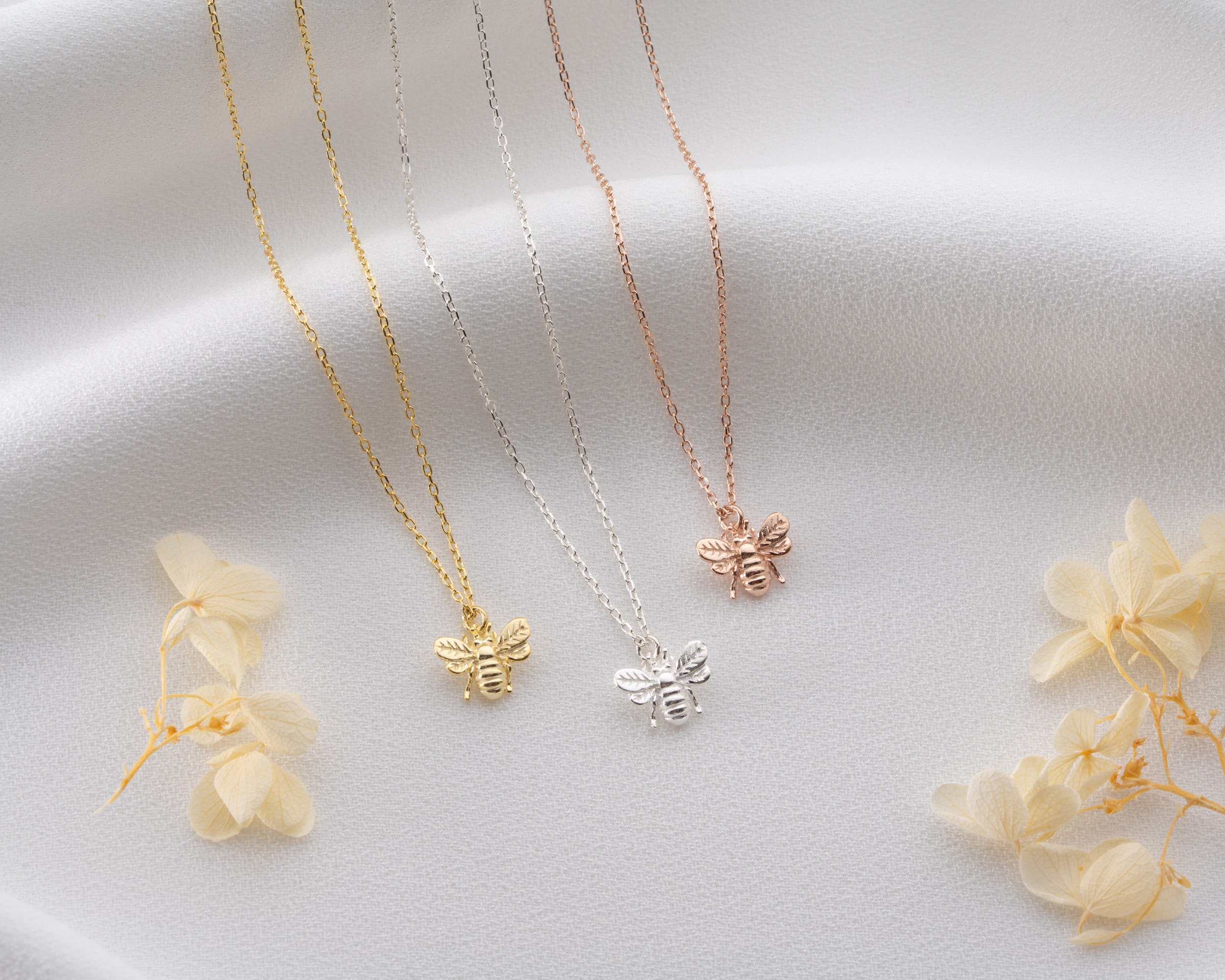 Arı Kolye & Arı Yüzük – 925 Ayar Gümüş, Doğadan İlham Alan Zarafet