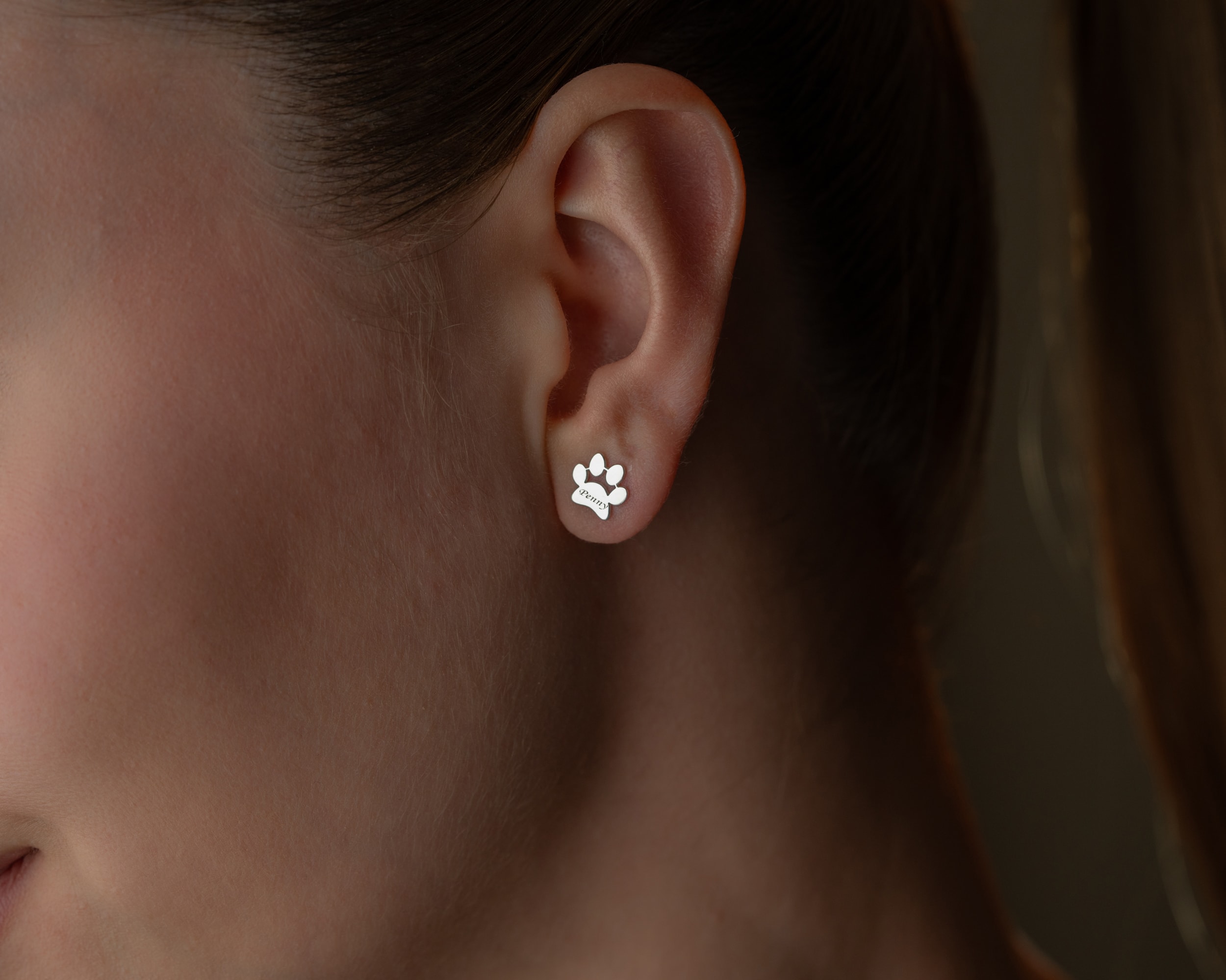 Kişiye Özel Pati Küpe | Minimal ve Zarif Çivili Tasarım