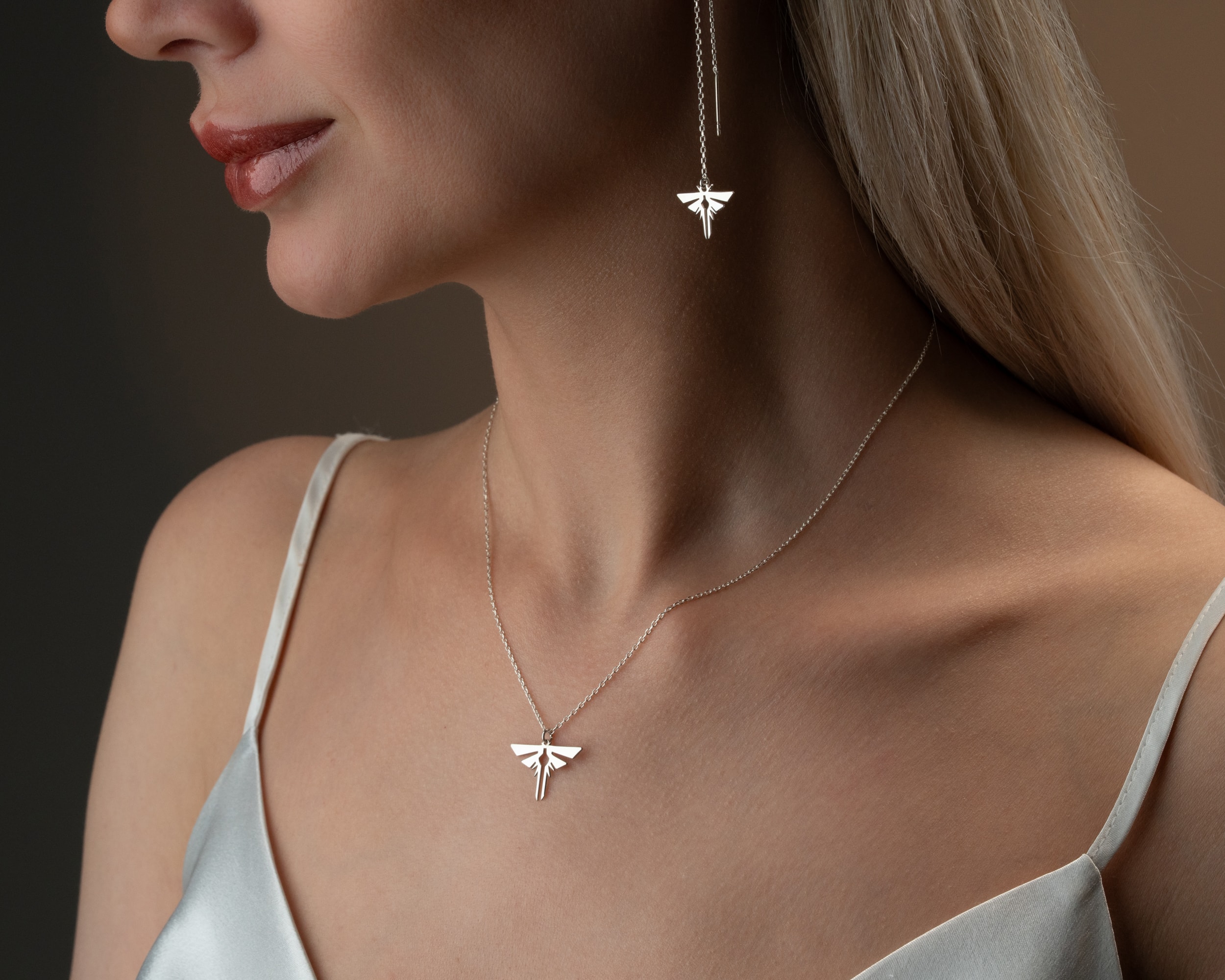 Ateş Böceği Kolye – Küpe Seti | Işıltılı Zarafet ve Doğadan İlham Alan Tasarım