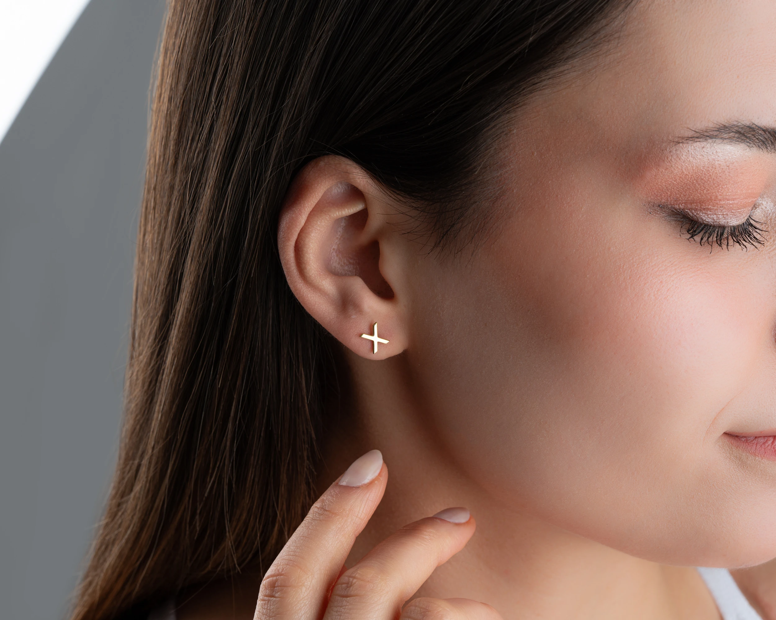 Çapraz Çivili Küpe 925 Ayar Gümüş – Şık ve Minimal 925 Gümüş Kadın Takısı