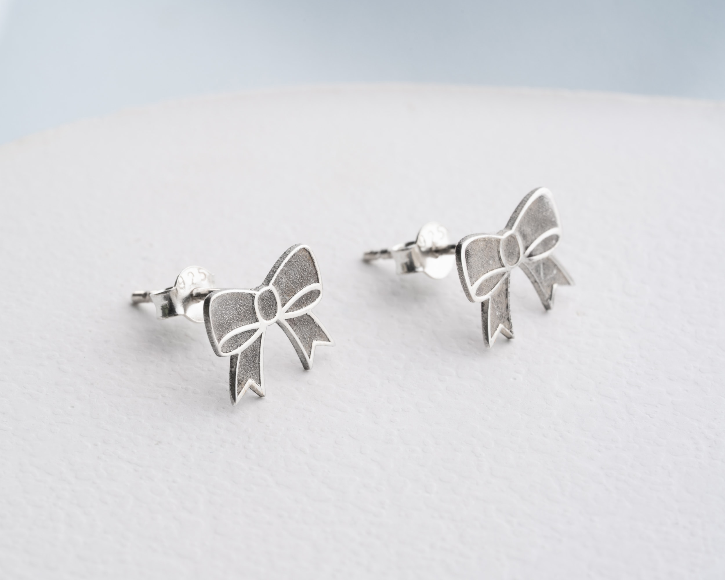 925 Ayar Gümüş Çivili Fiyonk Küpe – Zarafetin Tatlı Hali