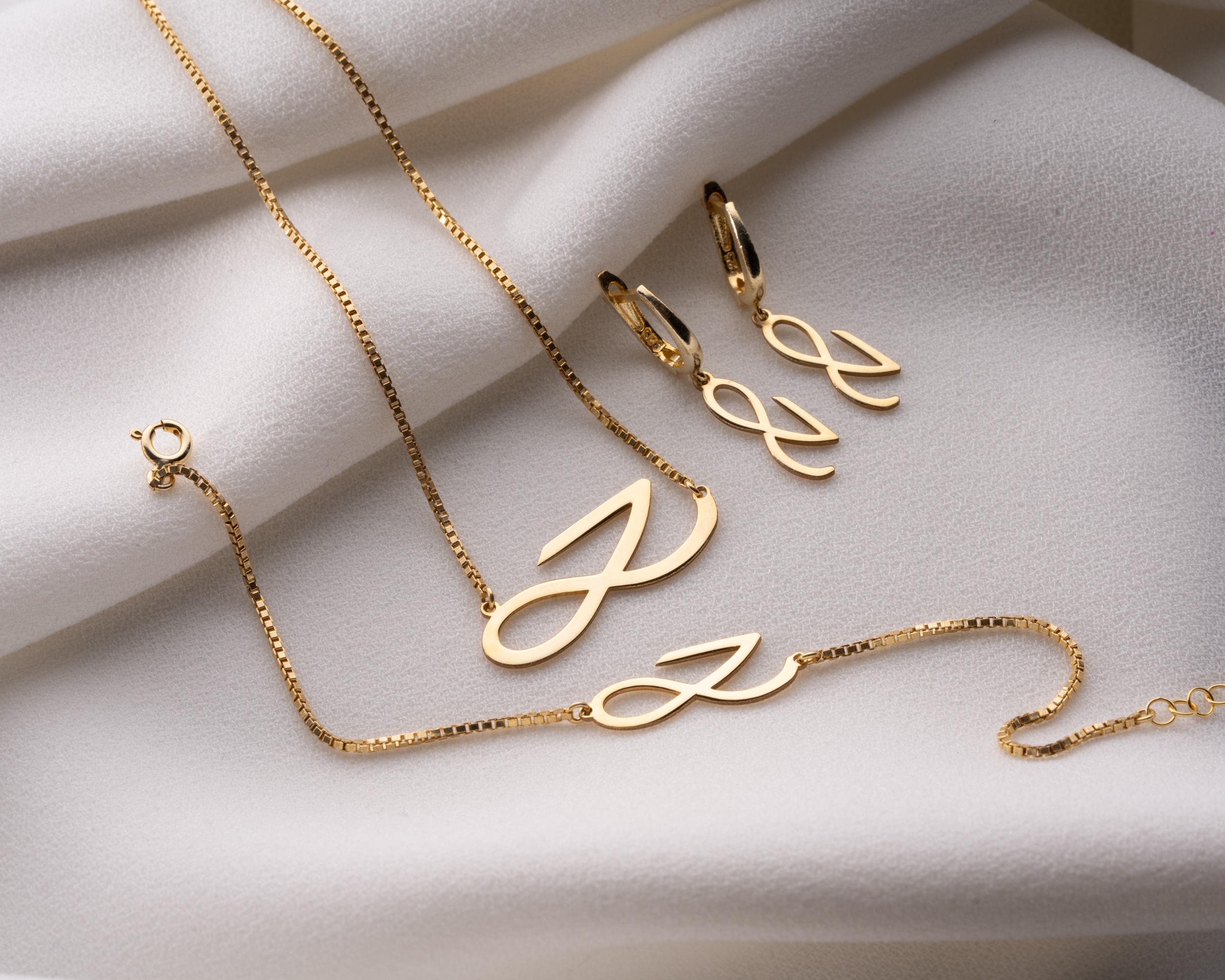 Jungkook Sembol Set – BTS Hayranları İçin Özel Takı | Kolye, Bileklik ve Küpe