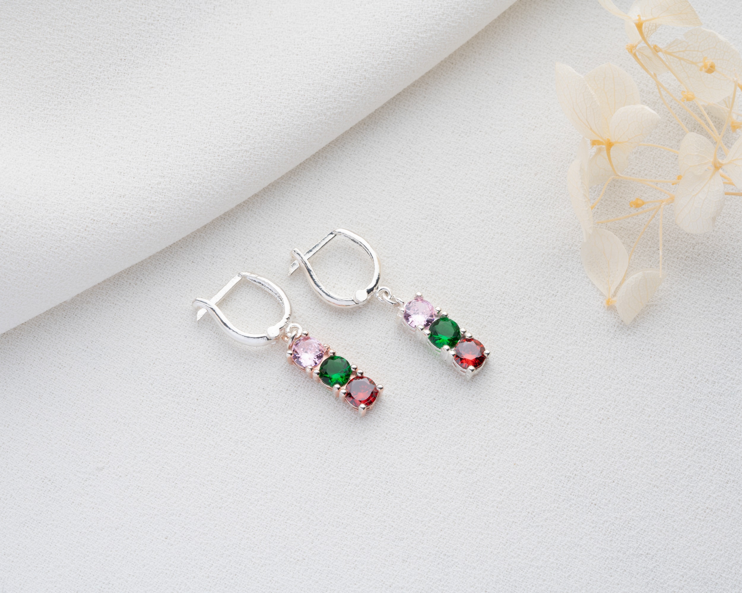 925 Ayar Gümüş Doğum Taşlı Bar Küpe – Anne ve Aile Temalı Takı