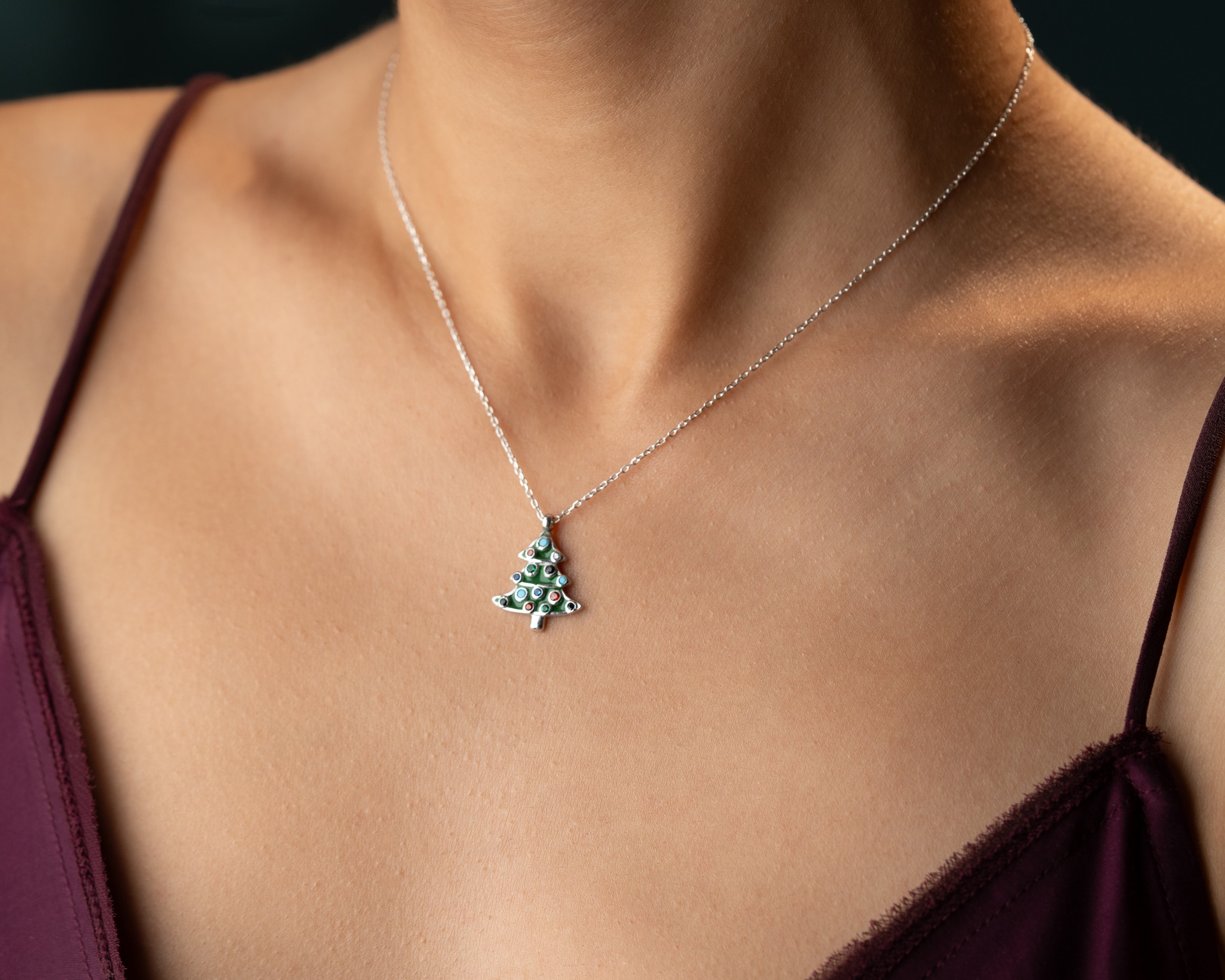 Mineli Çam Ağacı Kolye – 925 Ayar Gümüş, Zarif ve Renkli Tasarım