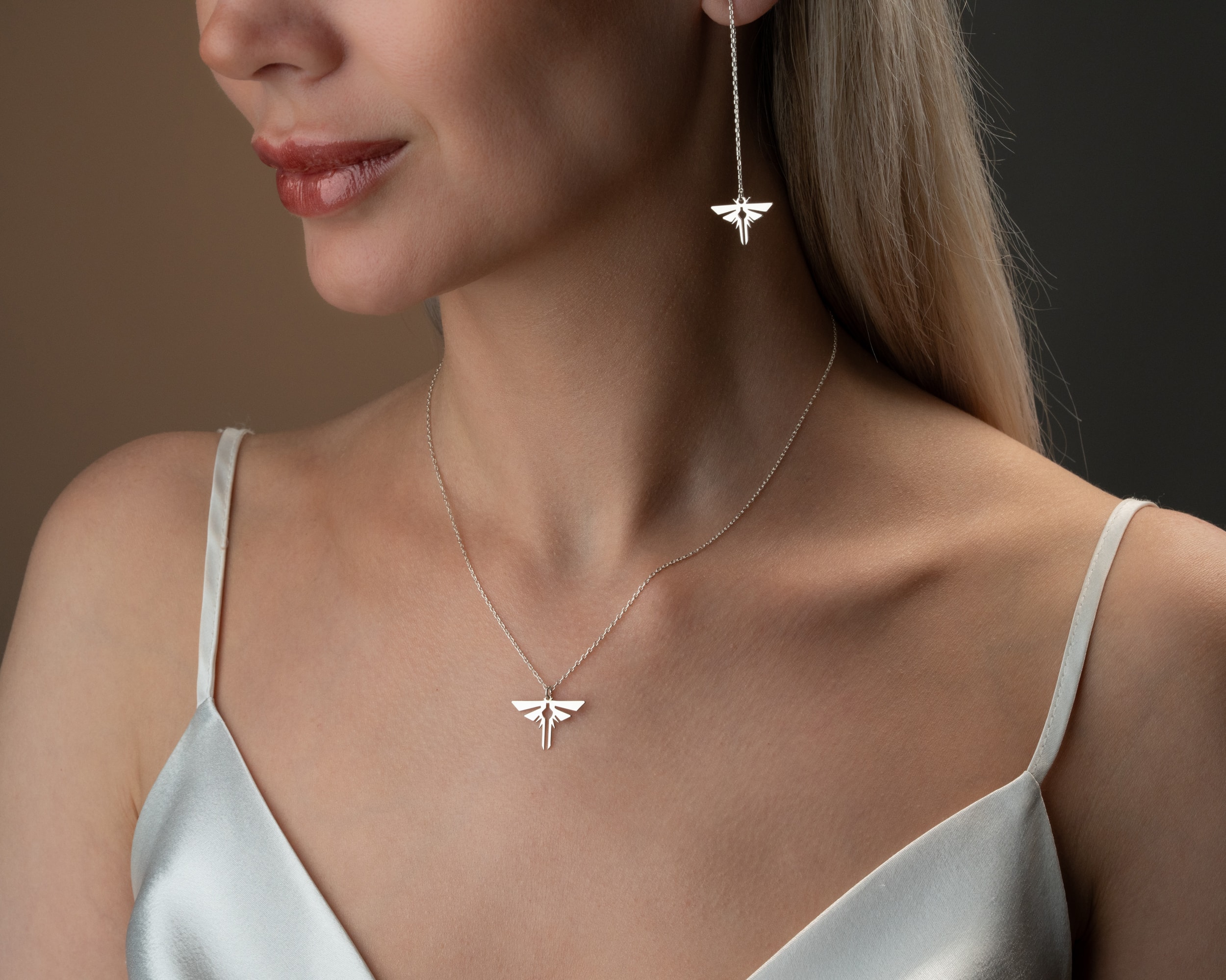 Ateş Böceği Kolye – Küpe Seti | Işıltılı Zarafet ve Doğadan İlham Alan Tasarım