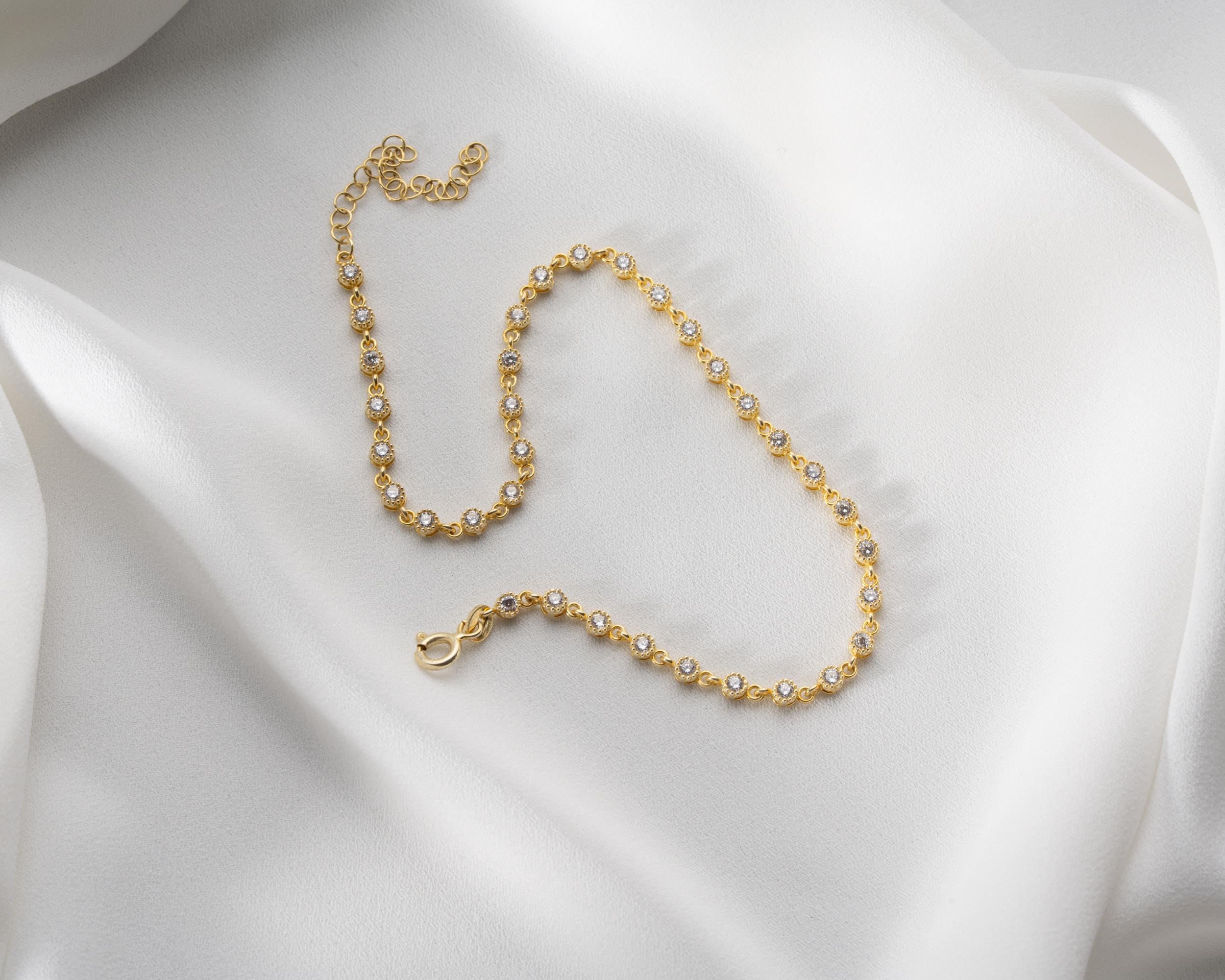 Parıltısıyla Kalpleri Isıtan Hediye - Yuvarlak Taşlı Zarif Bileklik