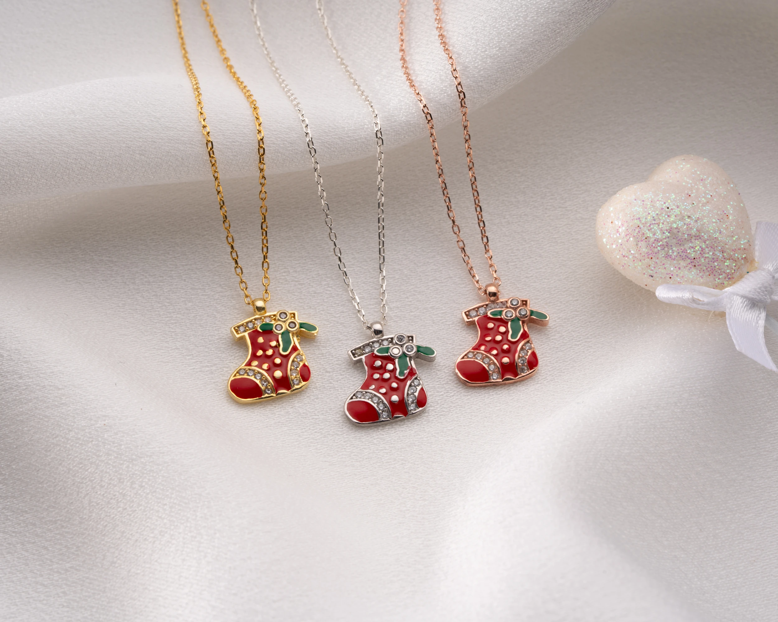 ✨ Mineli Yılbaşı Çorabı – Sevimli ve Parıltılı Yeni Yıl Detayı