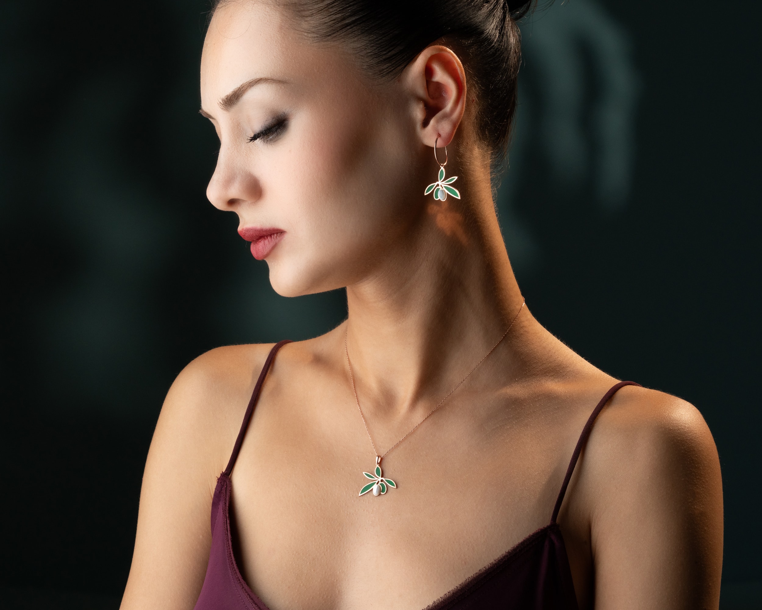 925 Gümüş Zeytin Dalı Kolye – Beyaz İnci ve Renkli Mineli Zarif Tasarım