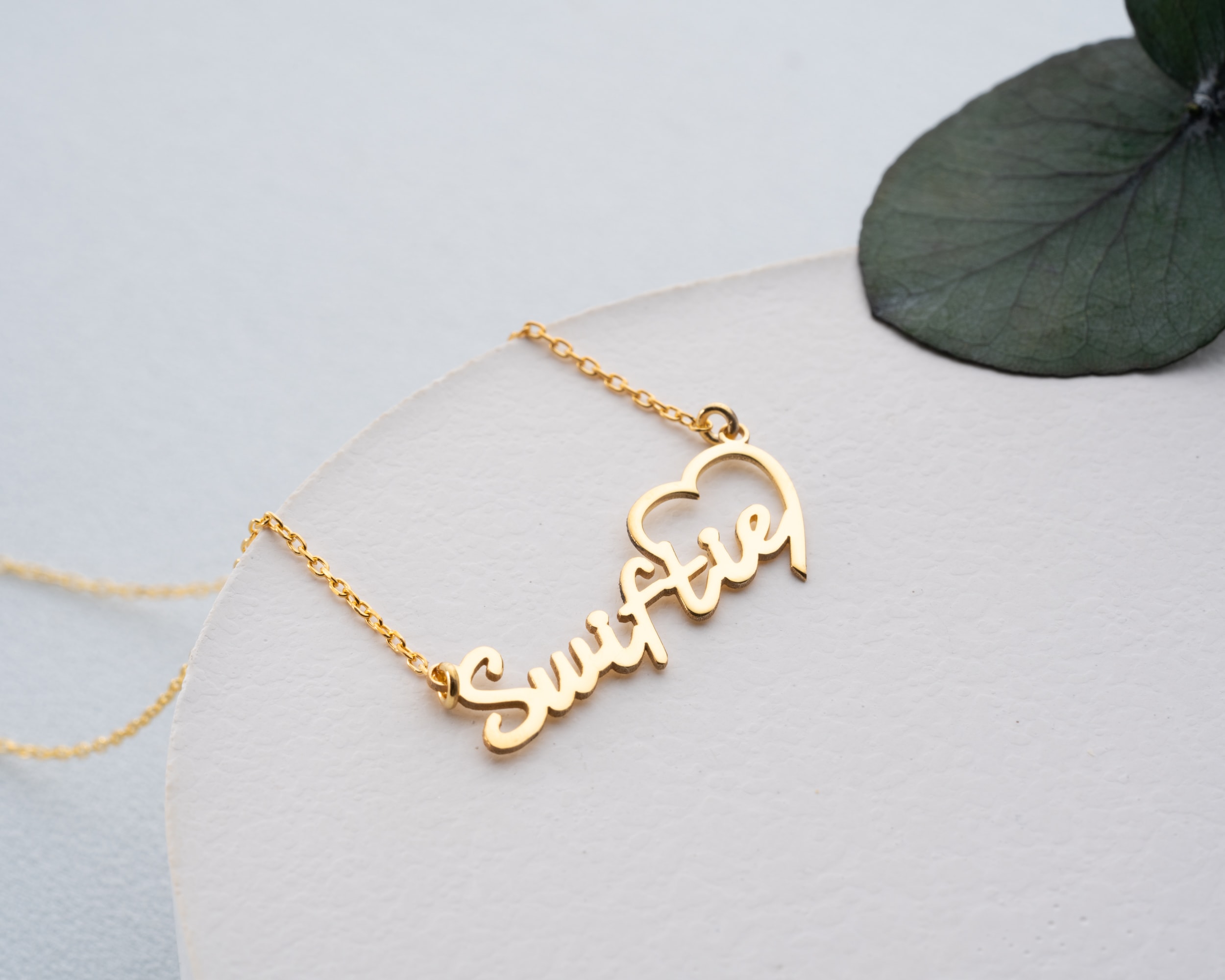 Kişiye Özel İsimli Kalp Kolye – El Yapımı Gümüş & Altın Seçenekleriyle