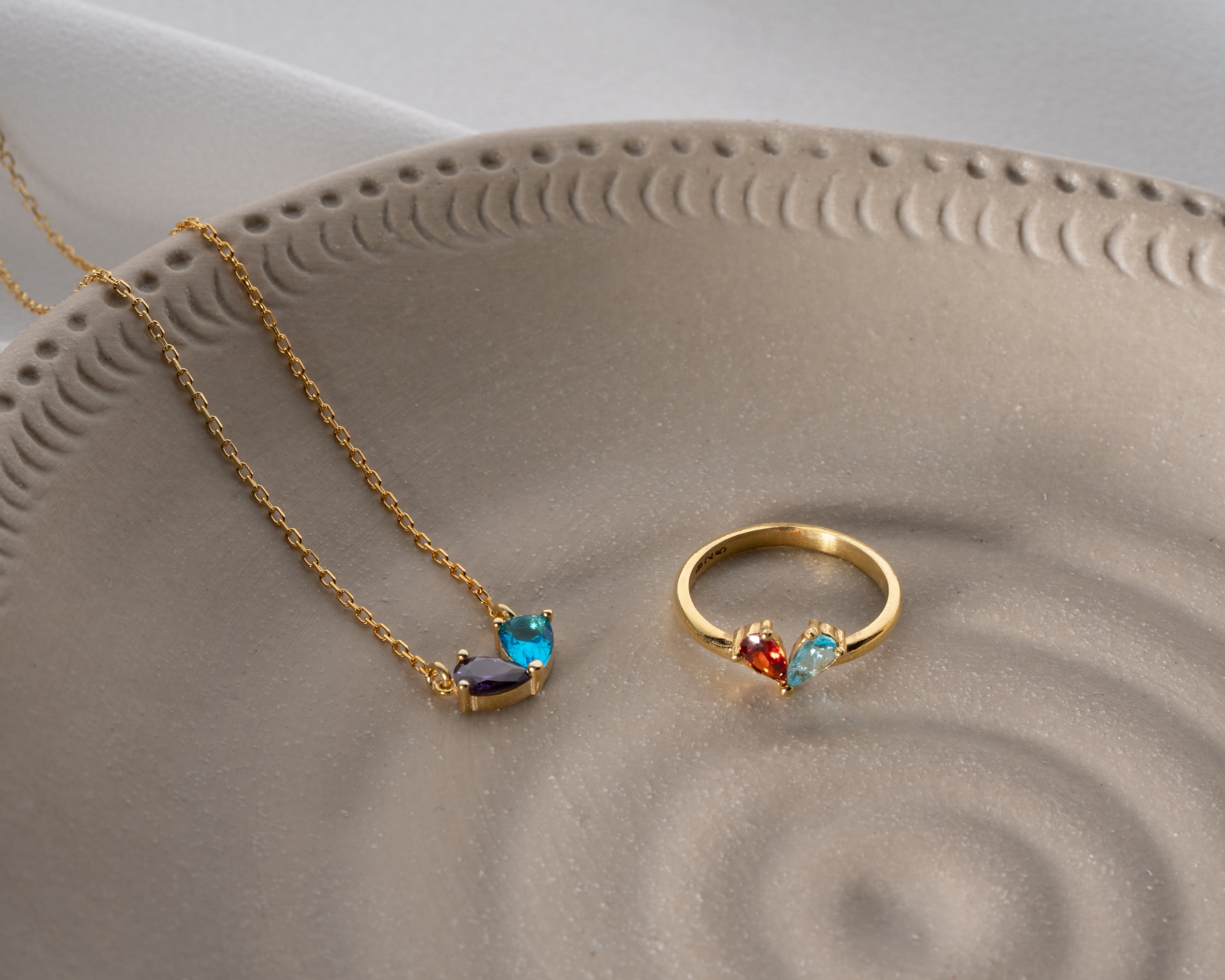 Kalp Şekilli Çift Doğum Taşlı Kolye – Yüzük Seti | Kişiye Özel Anlamlı Takı Seti