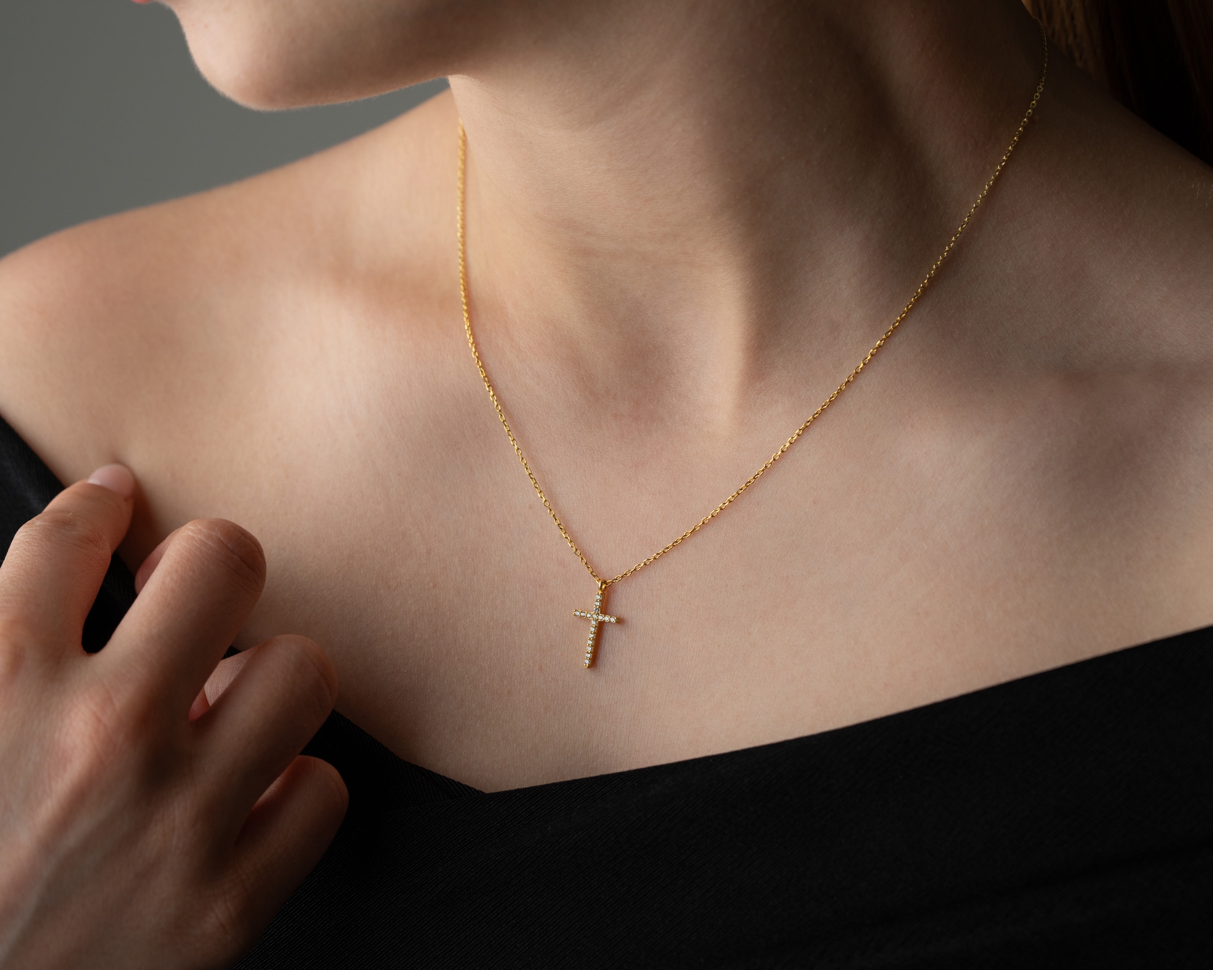 Işıltılı Zirkon Taşlı Haç Kolye | Kadın ve Erkek İçin Şık Gümüş Kolye