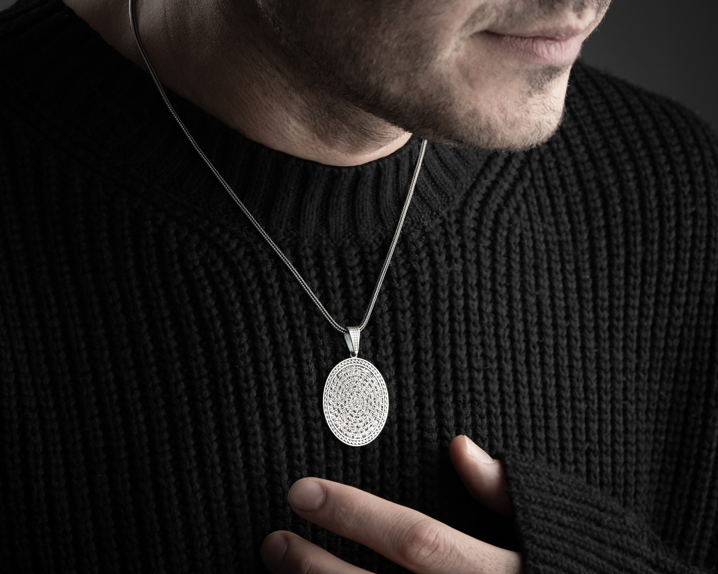 Allah’ın 99 İsmi Arapça Yazılı Erkek Kolye | Tilki Kuyruğu Zincirli Manevi ve Şık Tasarım