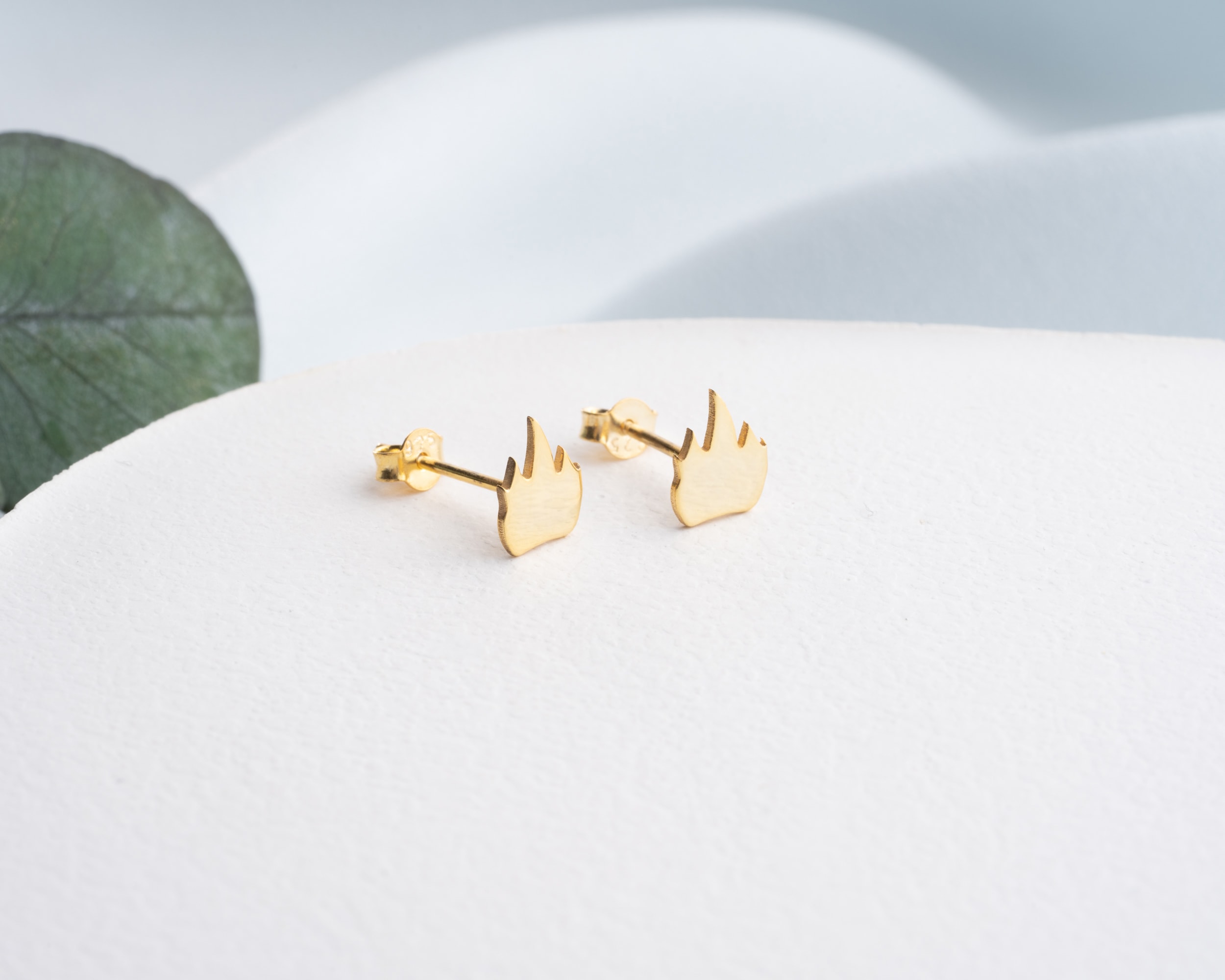 Çivili Alev Küpe 925 Ayar Gümüş – Kadın Takısı - Cesur ve Modern Stil