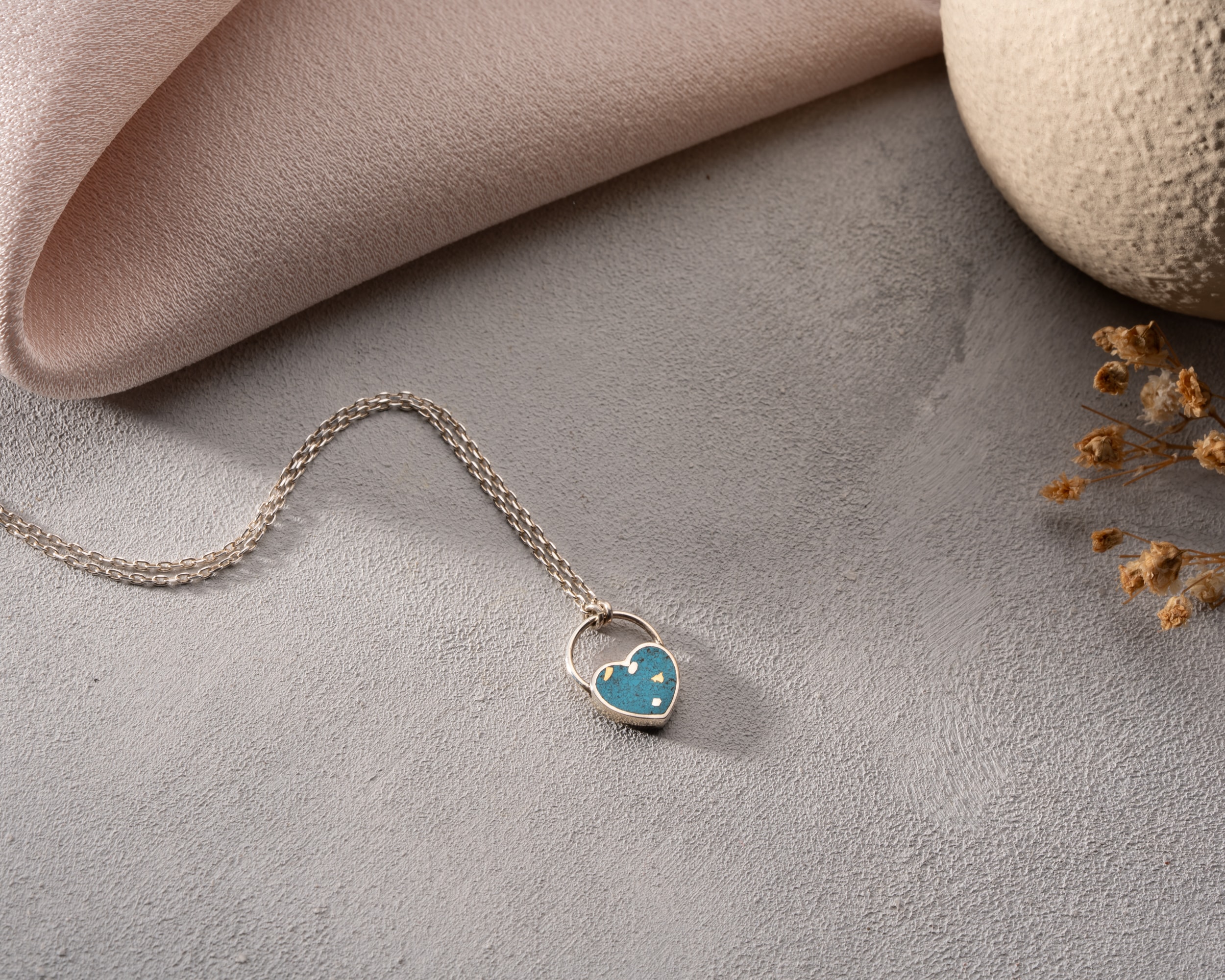 Mavi Mineli Kalp Kolye - Şık ve Zarif Kadın Kolyesi