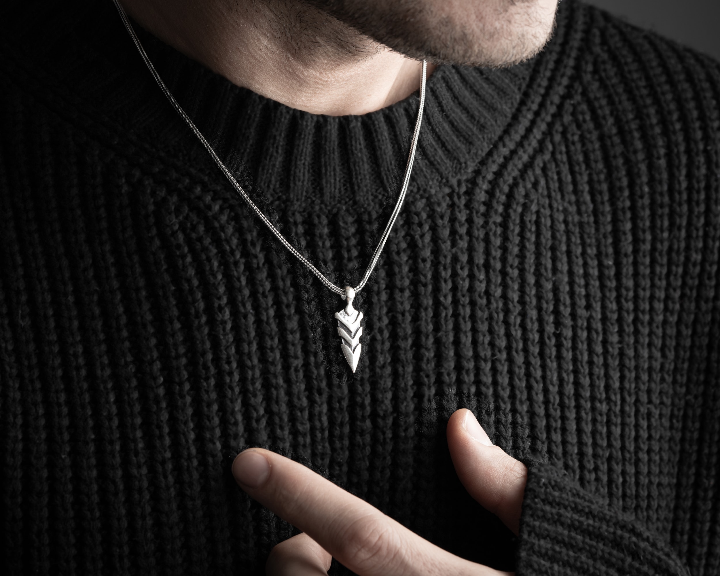 Ok Ucu Erkek Kolye | Tilki Kuyruğu Zincirli Güç ve Kararlılık Tasarımı