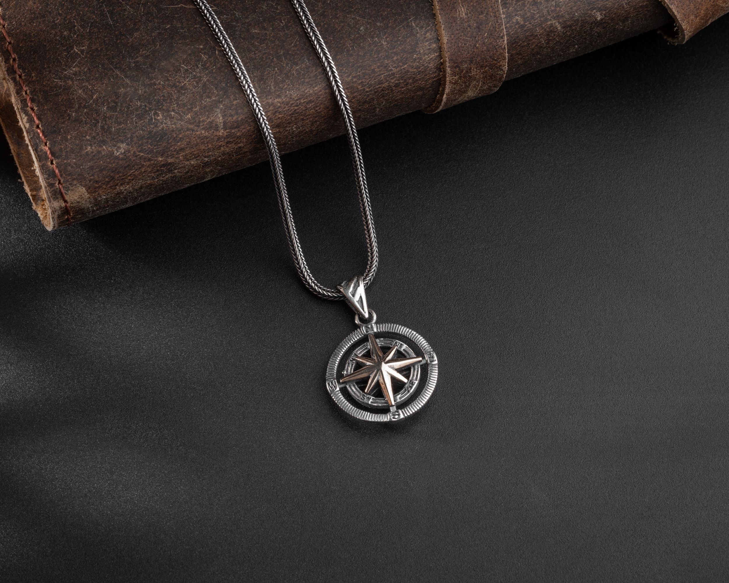 Çift Taraflı 3 Boyutlu Pusula Erkek Kolye | Tilki Kuyruğu Zincirli Küçük Boy Şık Tasarım