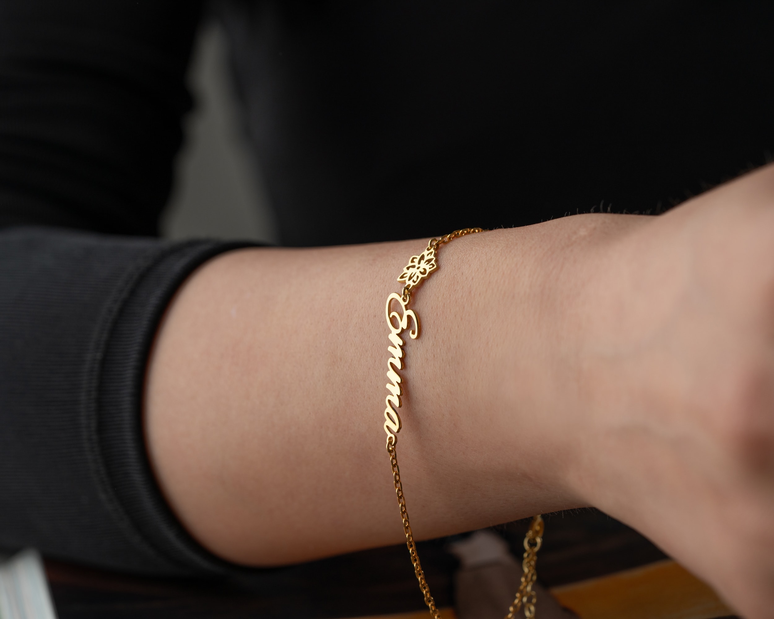 Doğum Çiçekli Doğum Taşlı İsim Bileklik – Kişiye Özel | Minimal ve Zarif