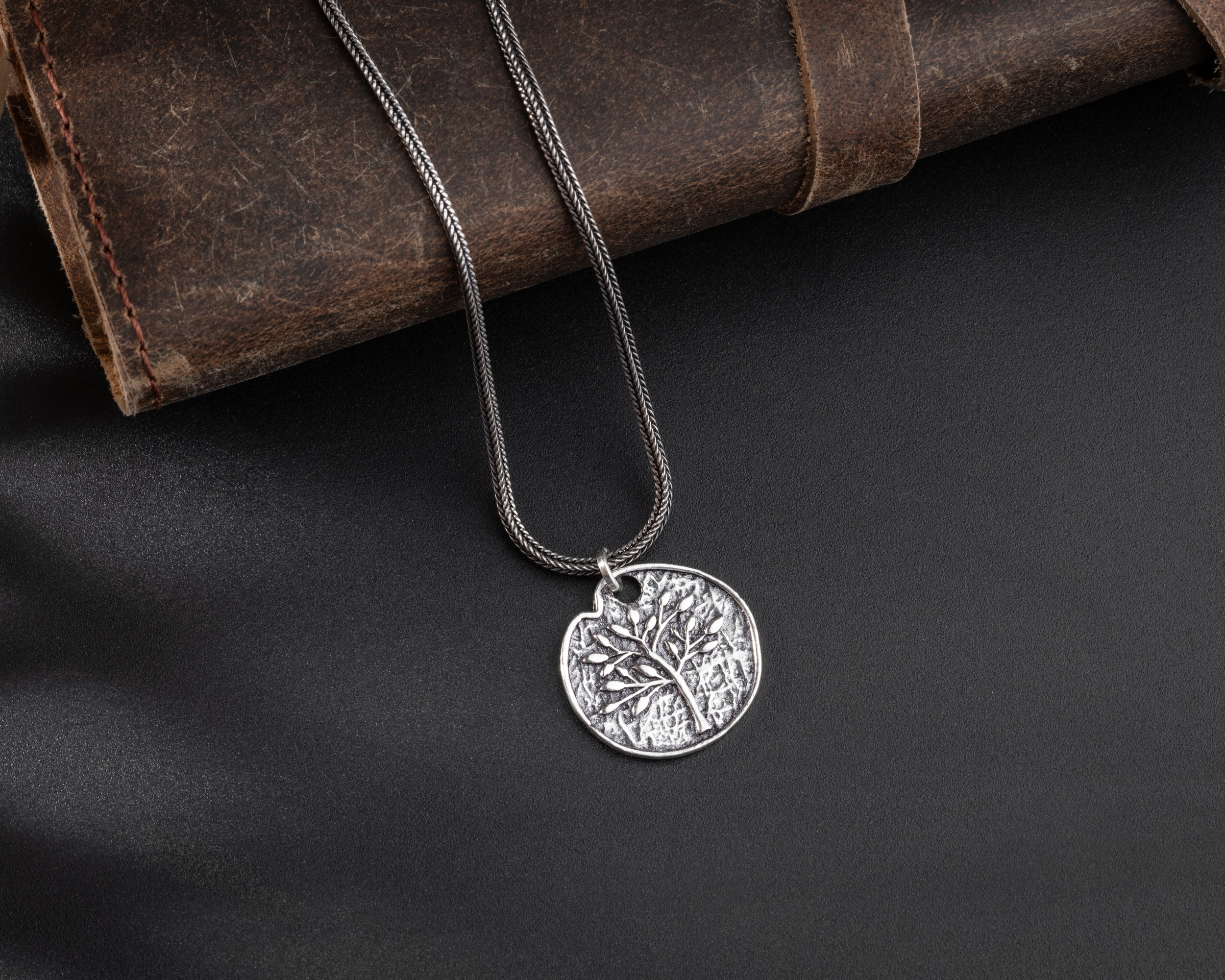 3 Boyutlu Hayat Ağacı Kolye Erkek – Tilki Kuyruğu Zincirli Anlamlı Tasarım