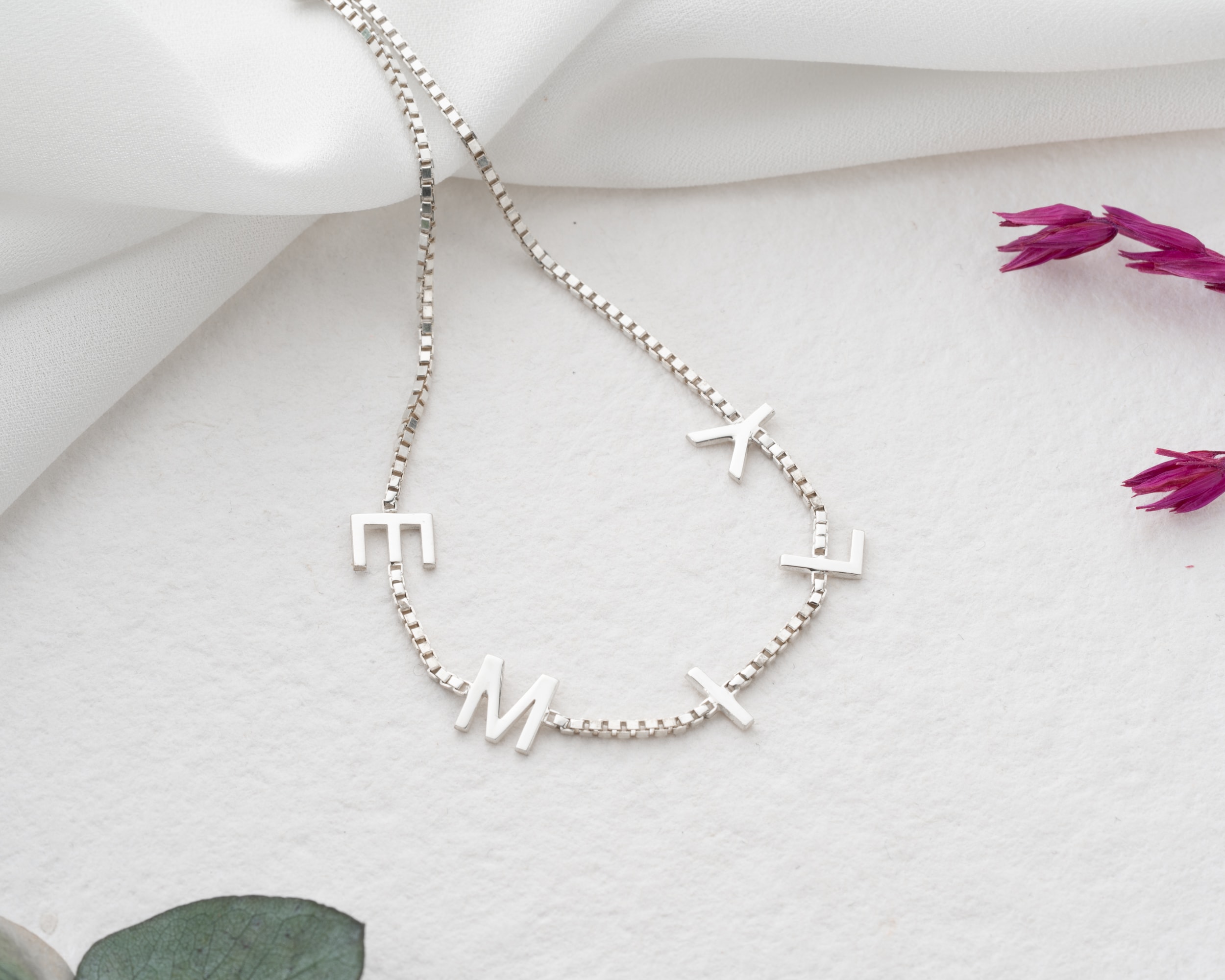 Asansörlü Kişisel Bileklik – Küp Zincirli, Ayarlanabilir ve Her Bileğe Uygun Şık Tasarım