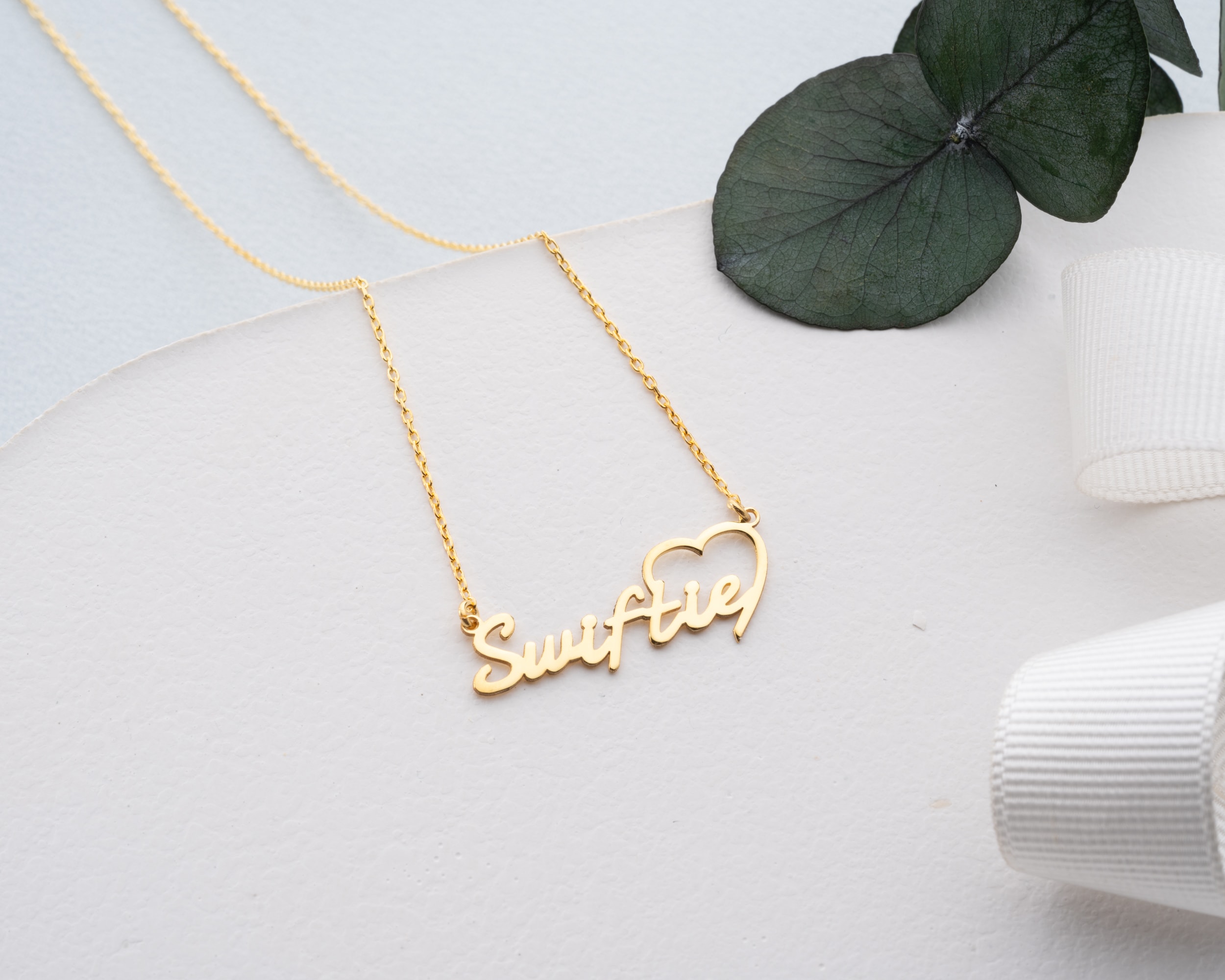 Kişiye Özel İsimli Kalp Kolye – El Yapımı Gümüş & Altın Seçenekleriyle