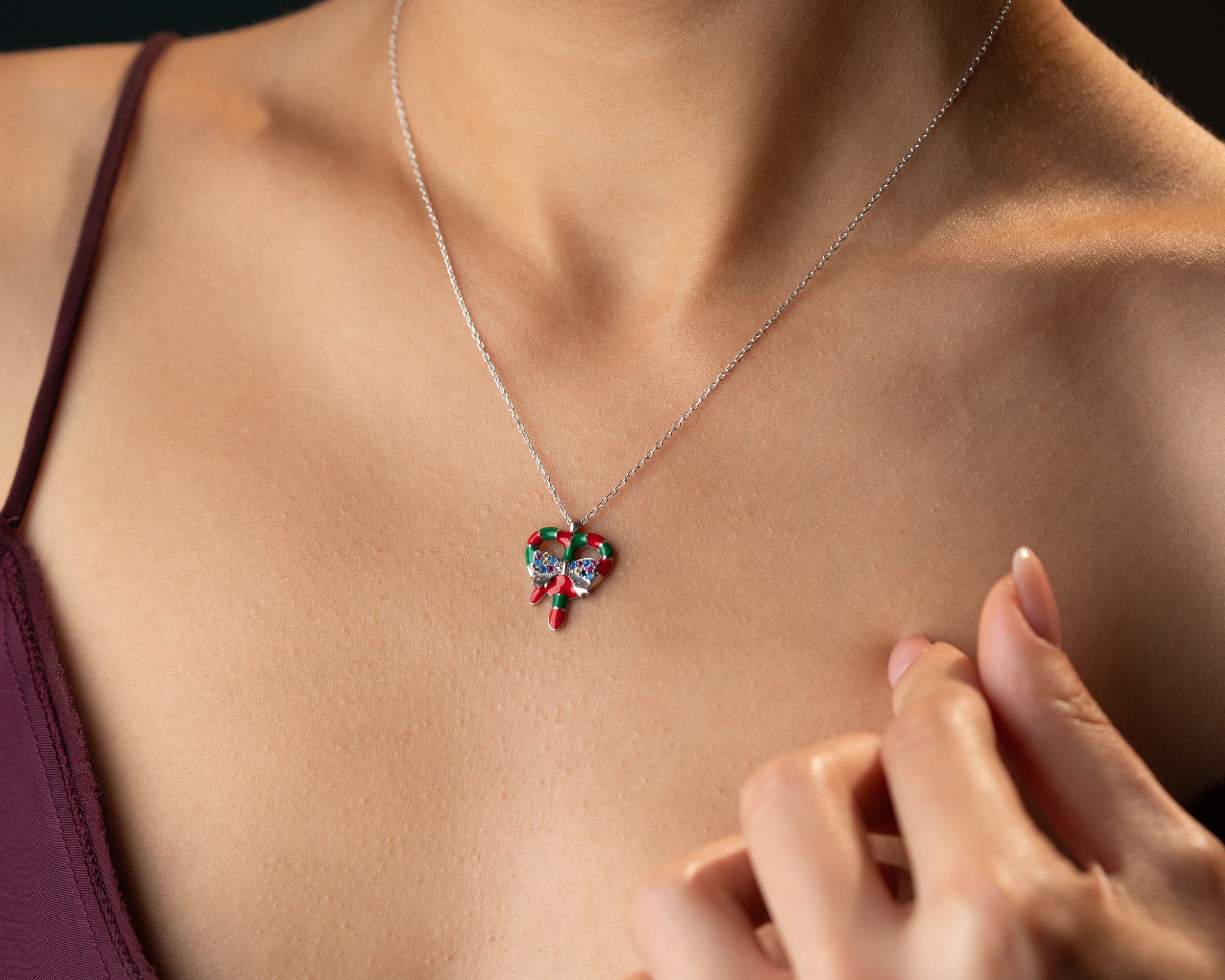 Mineli Yılbaşı Fiyonk Kolye – Renkli ve Zarif 925 Ayar Gümüş