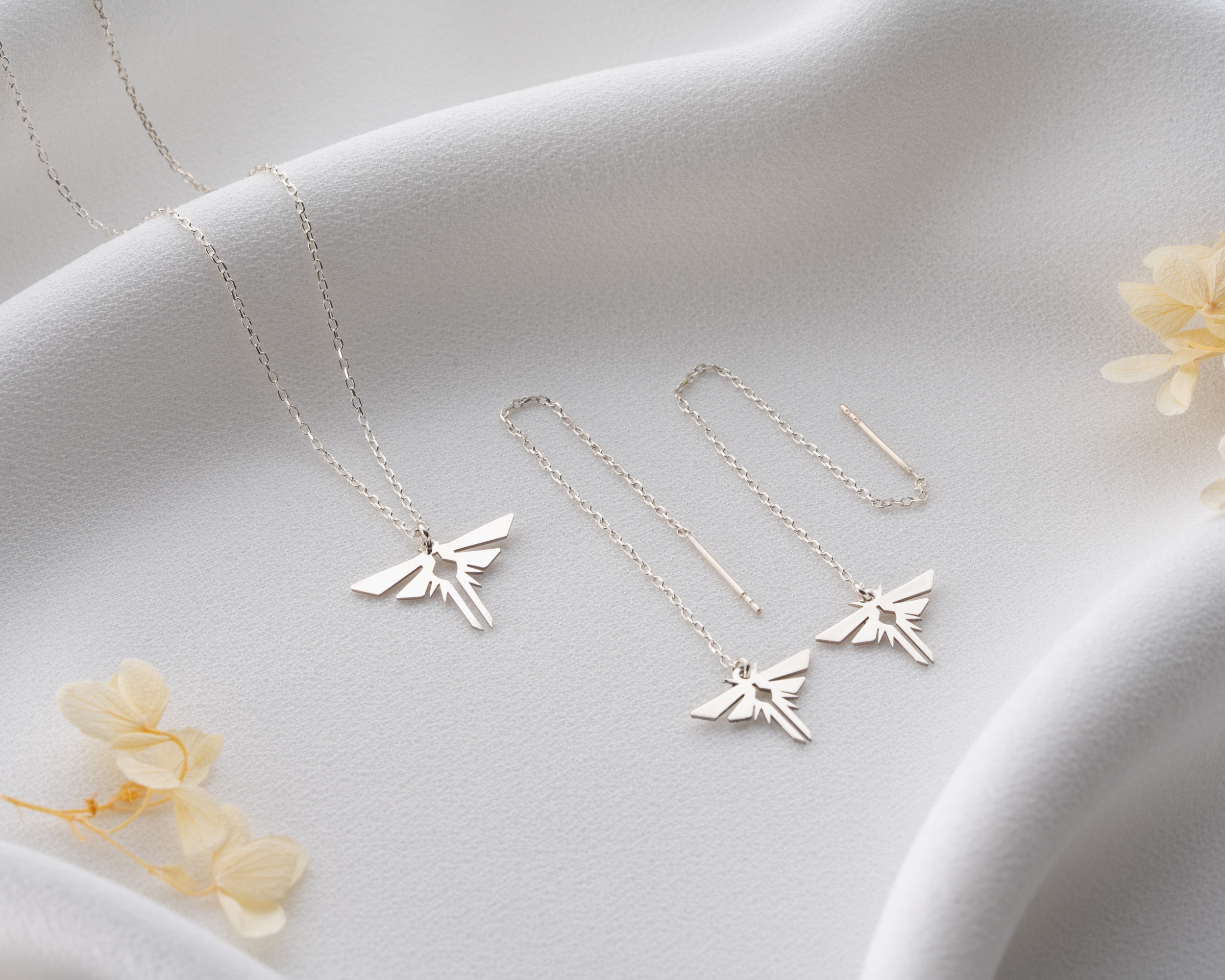 Ateş Böceği Kolye – Küpe Seti | Işıltılı Zarafet ve Doğadan İlham Alan Tasarım