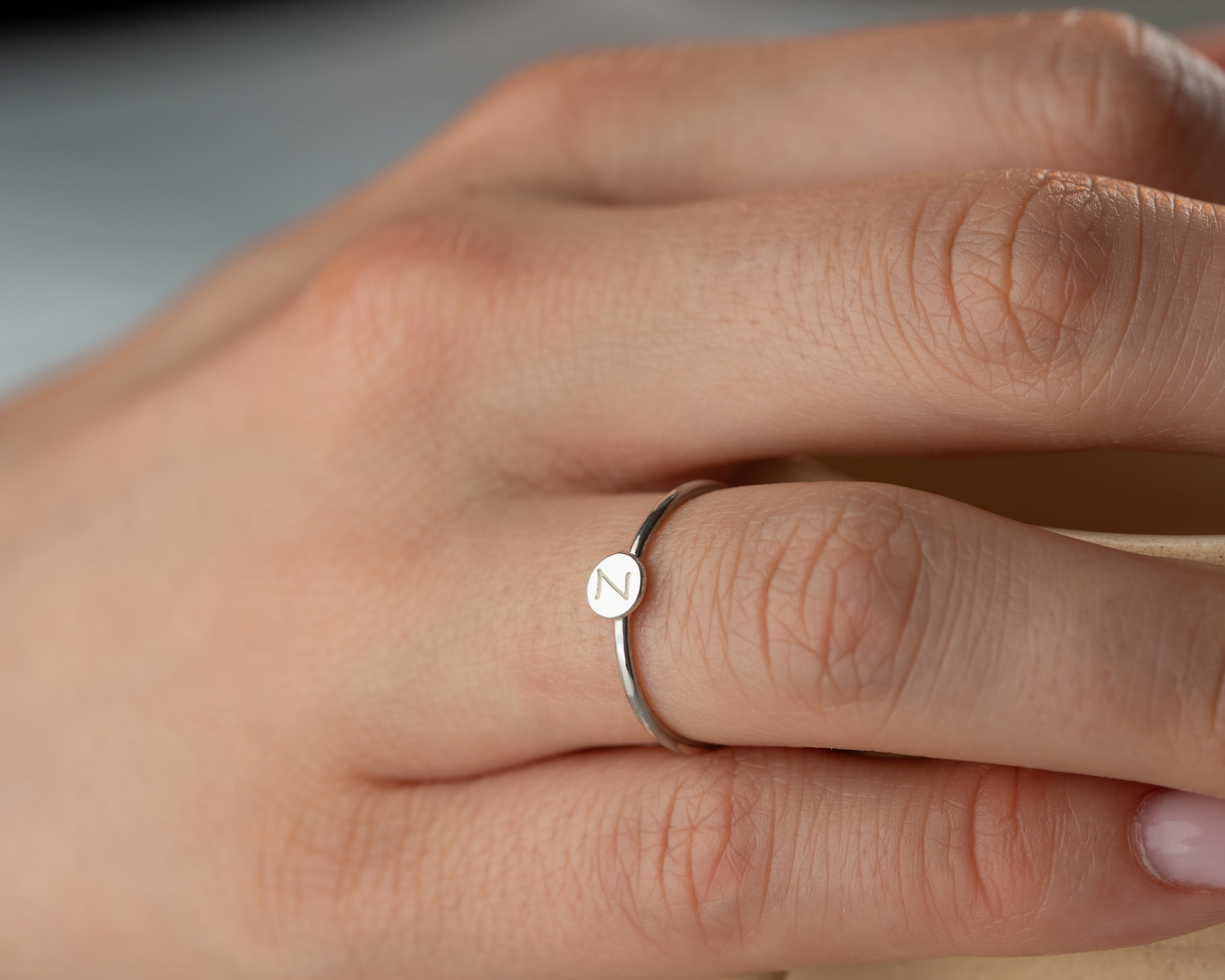 Kişiye Özel Harf Yüzük – Minimal ve Modern Tasarım