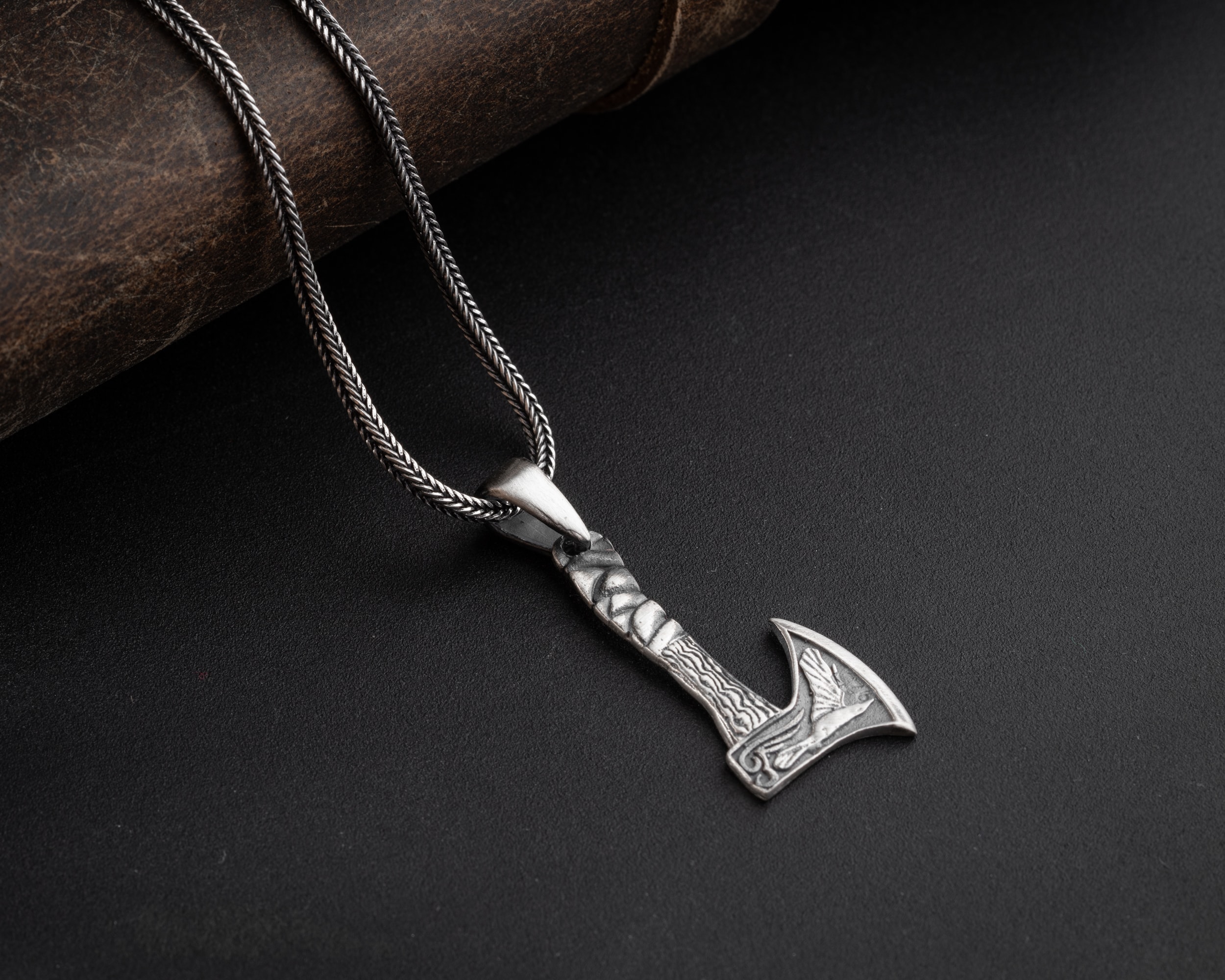 3 Boyutlu Balta Erkek Kolye | Tilki Kuyruğu Zincirli Güç ve Kararlılık Simgesi