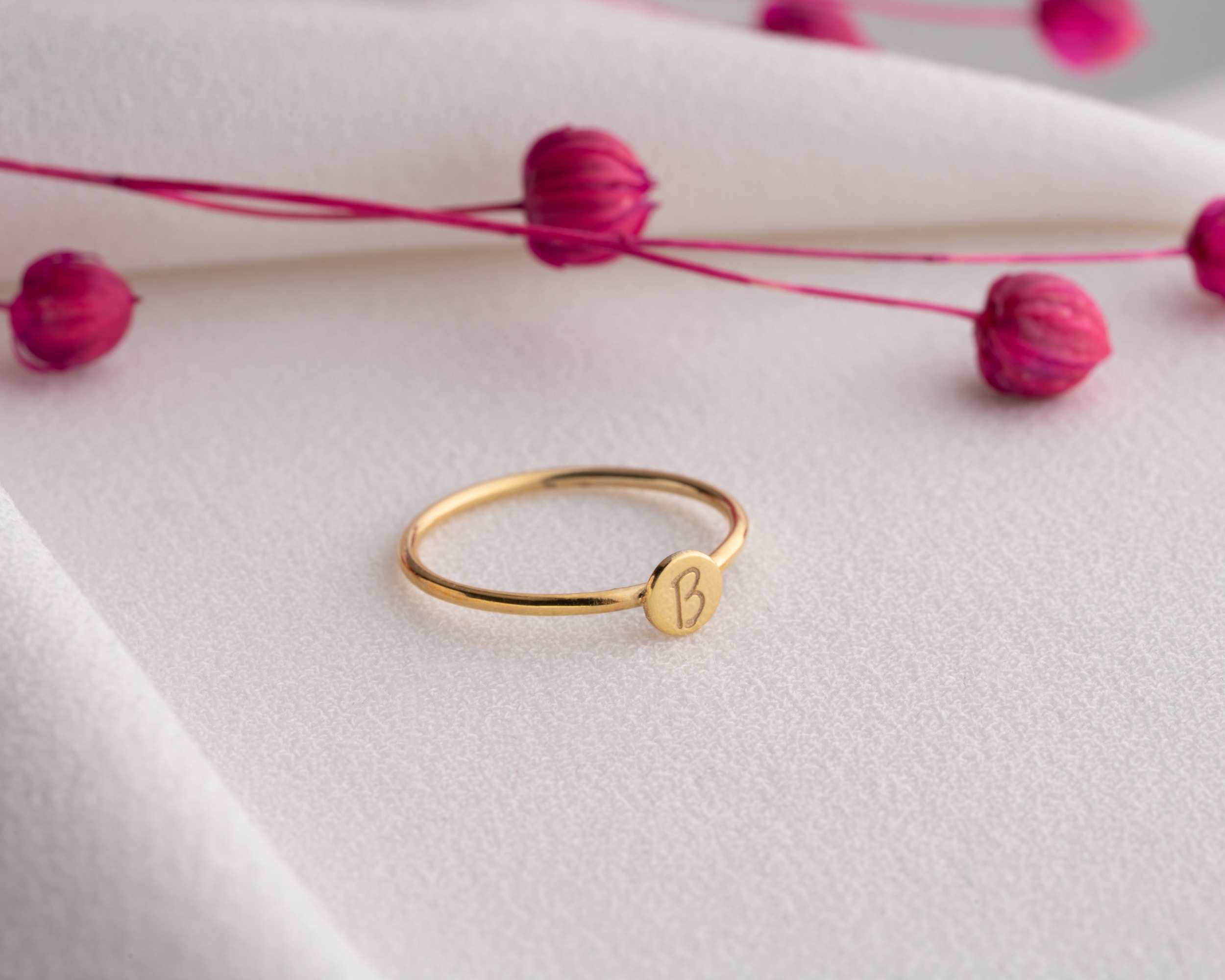 Kişiye Özel Harf Yüzük – Minimal ve Modern Tasarım