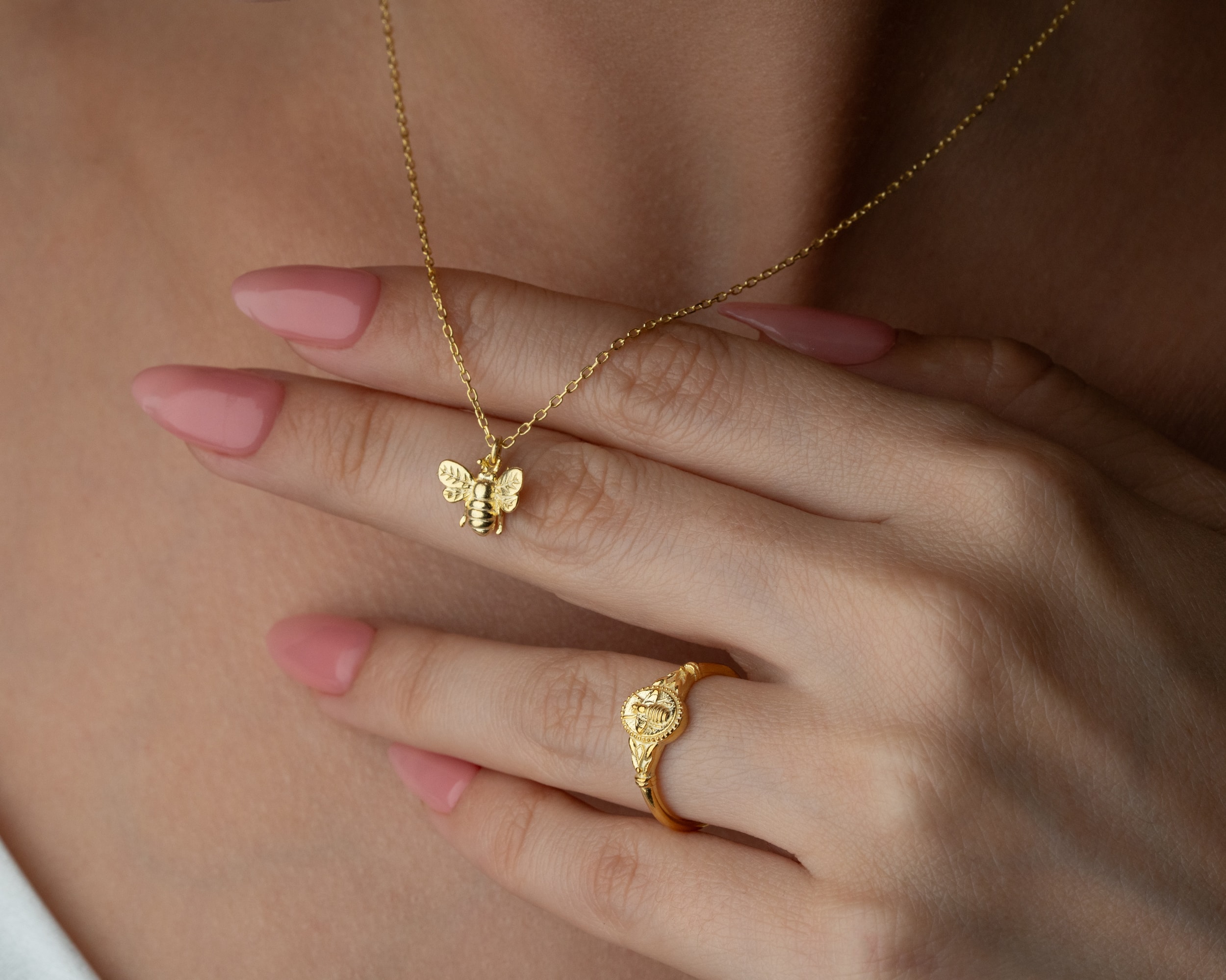 Arı Kolye & Arı Yüzük – 925 Ayar Gümüş, Doğadan İlham Alan Zarafet