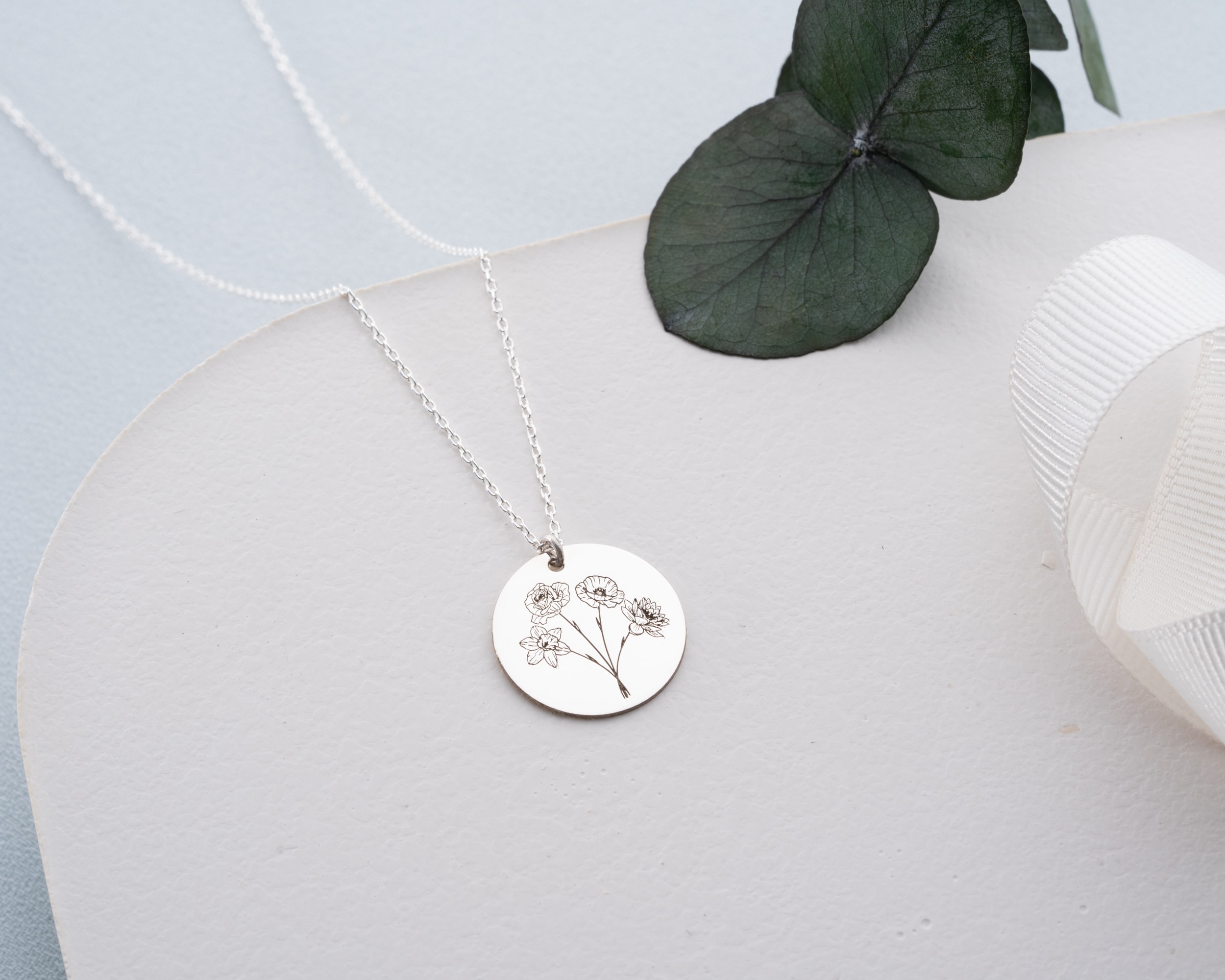 Çoklu Doğum Çiçeği Kolye - Aile Kolyesi – Disk Üzeri Kişiselleştirilebilir Çiçekli Tasarım | AG Gold Silver