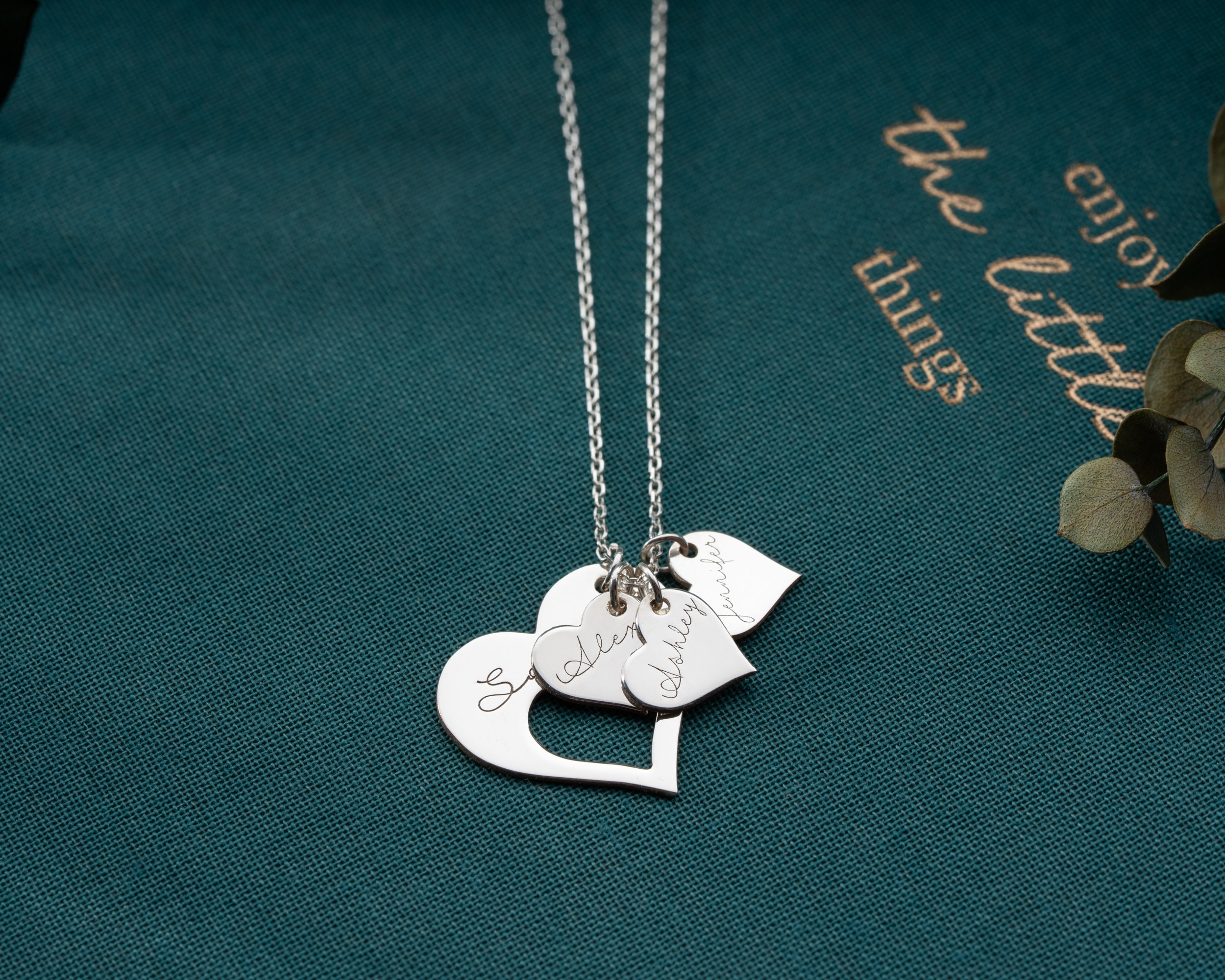 İsim Yazılı Çoklu Kalp Kolye - Kalp İçinde İsimli Küçük Kalpler | Aile ve Sevgi Sembolü 