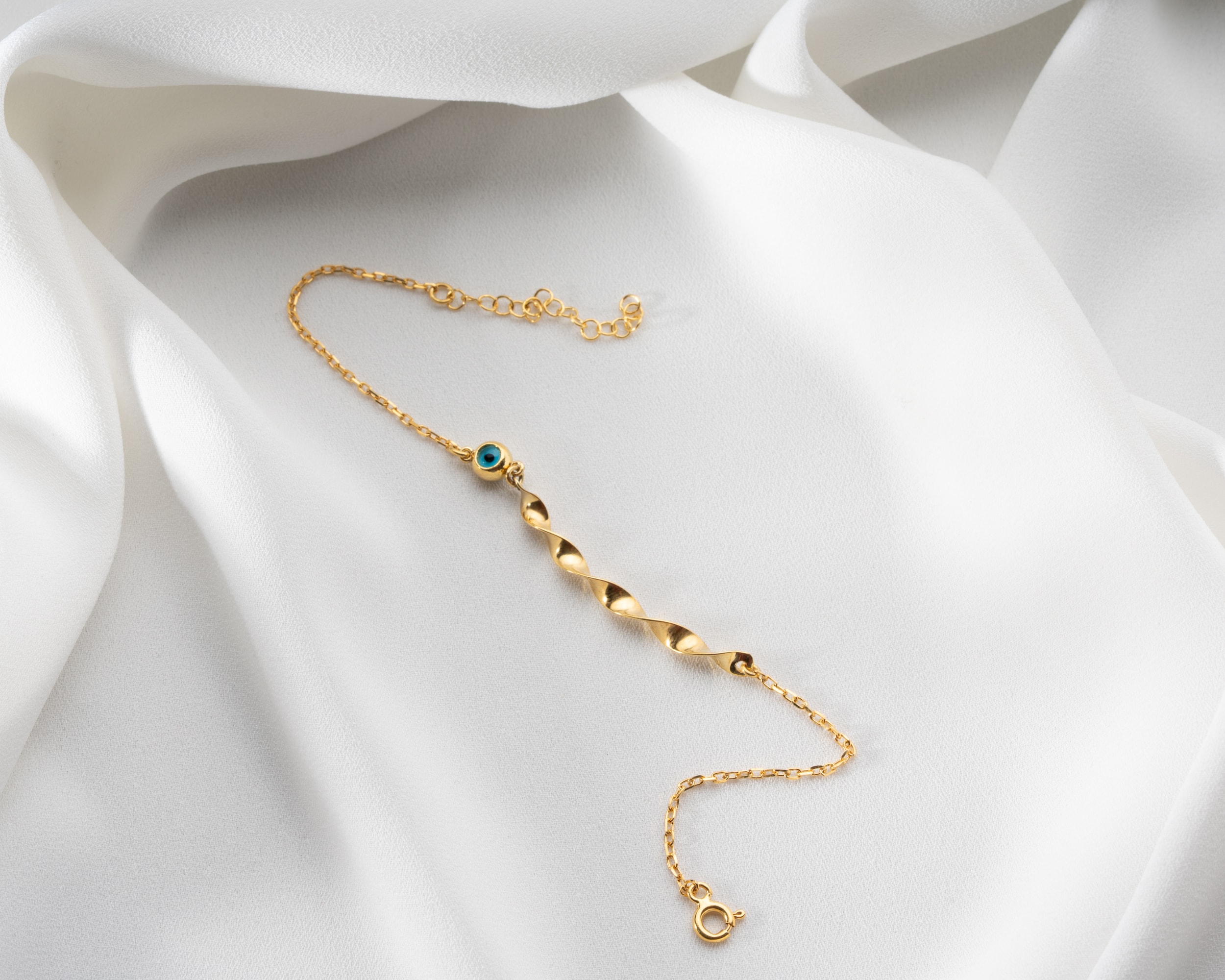 Şıklığın Koruyucu Işıltısı - Burgu Nazar Boncuklu Bileklik - 925 Ayar Gümüş Zarif Takı