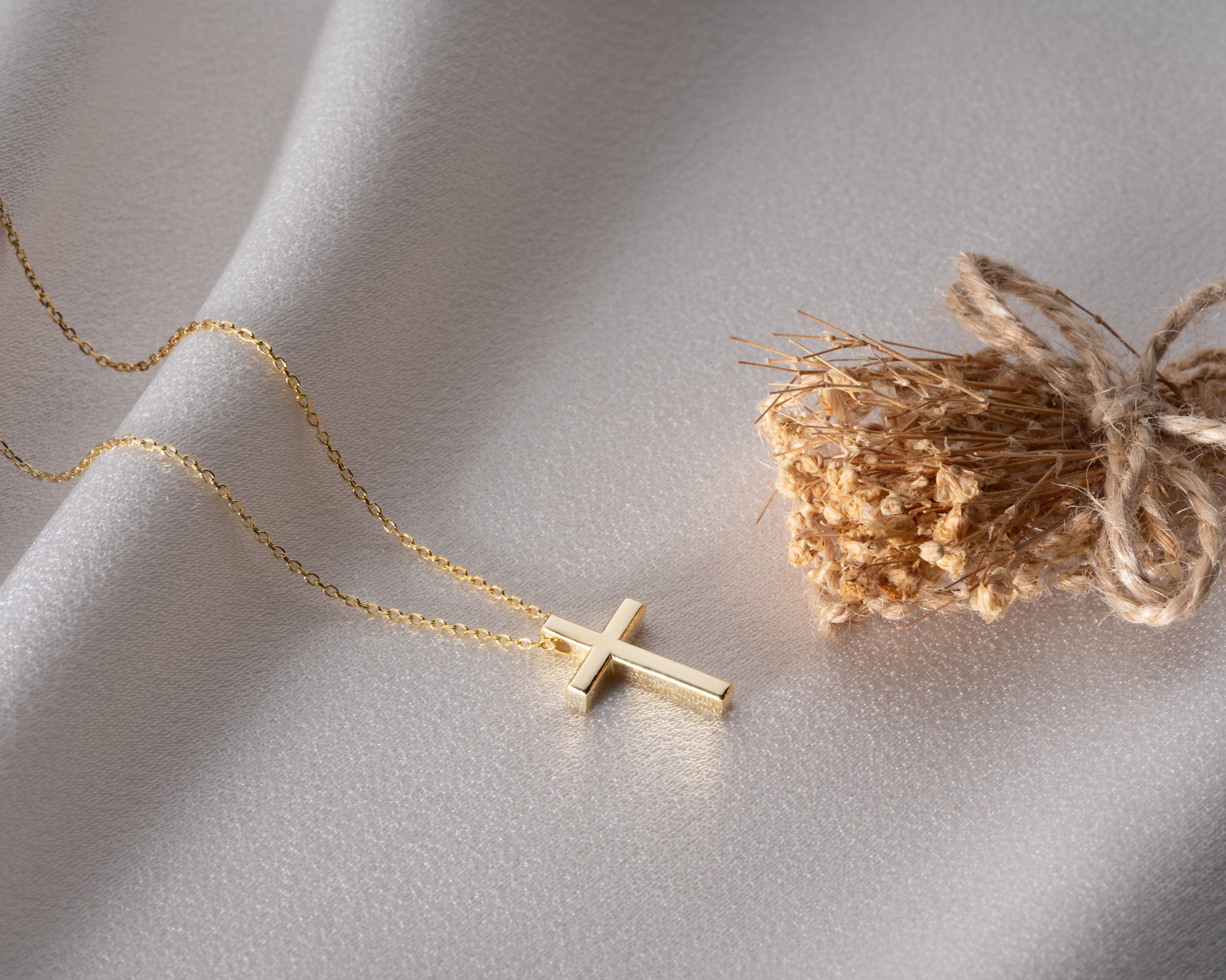 3 Boyutlu Haç Kolye – 925 Ayar Gümüş Erkek Kolye, Modern ve Anlamlı Tasarım