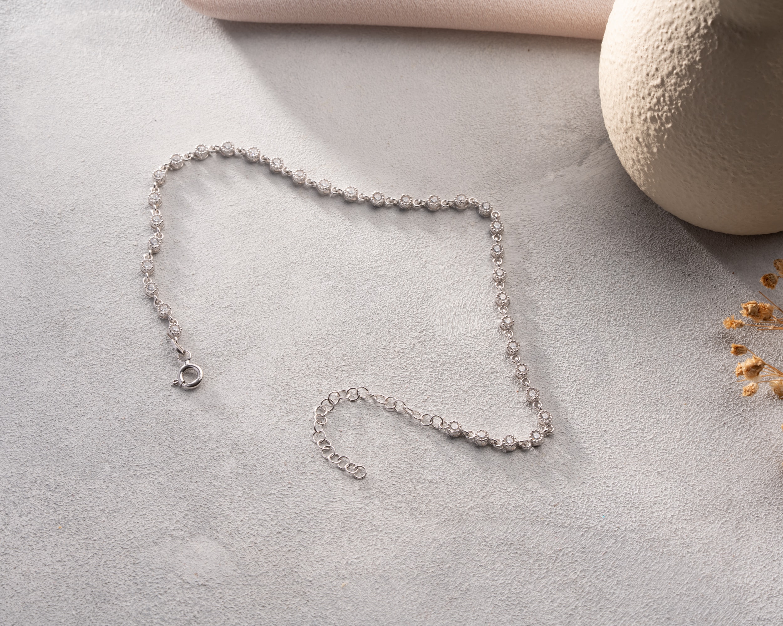 Parıltısıyla Kalpleri Isıtan Hediye - Yuvarlak Taşlı Zarif Bileklik