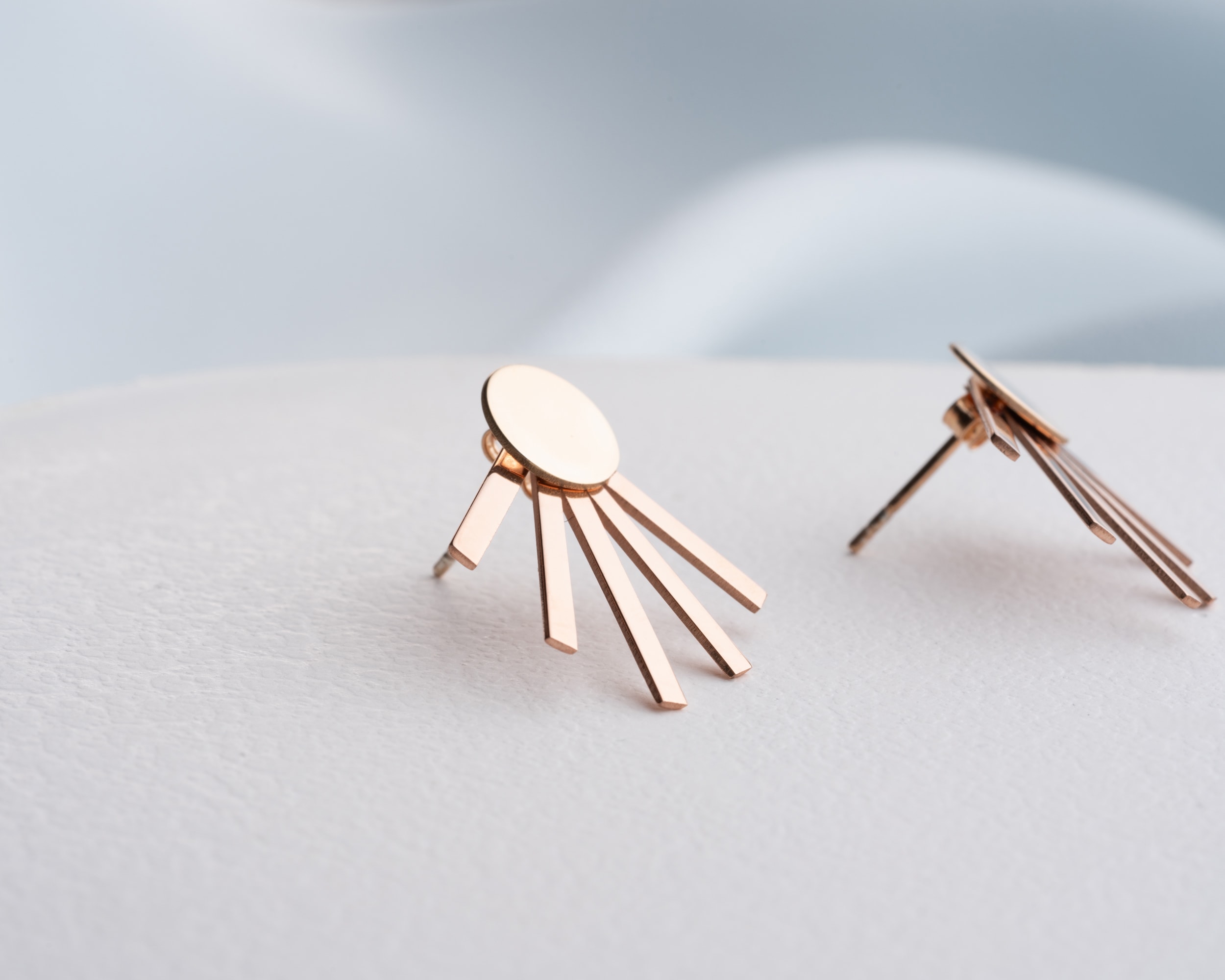 Güneş Işını Küpe – Işıltısını Tarzınızla Yansıtın - Güneş Enerjisi ile Modern Stil