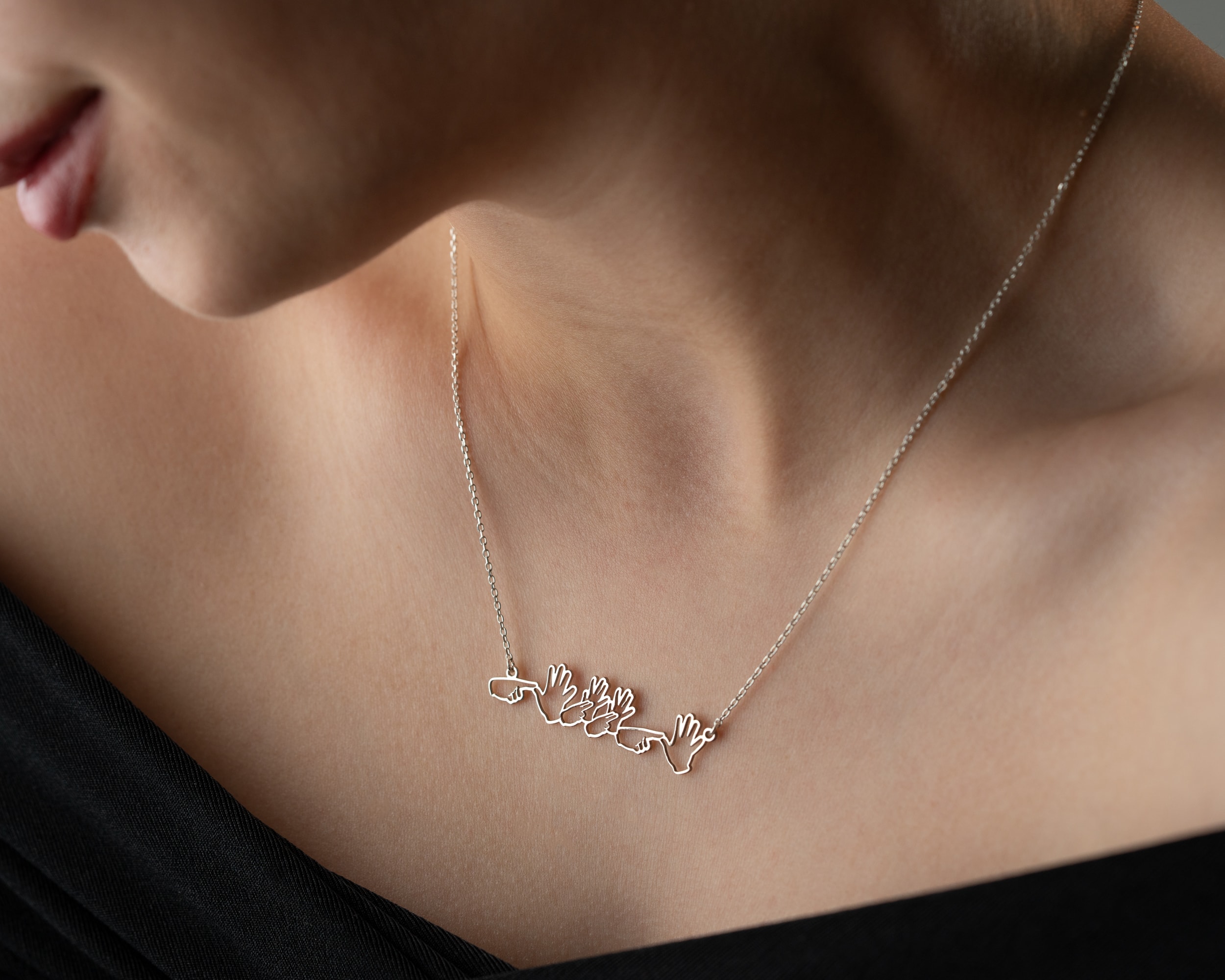 Kişiselleştirilebilir İşaret Dili Kolye | Anlamlı ve Zarif Tasarım