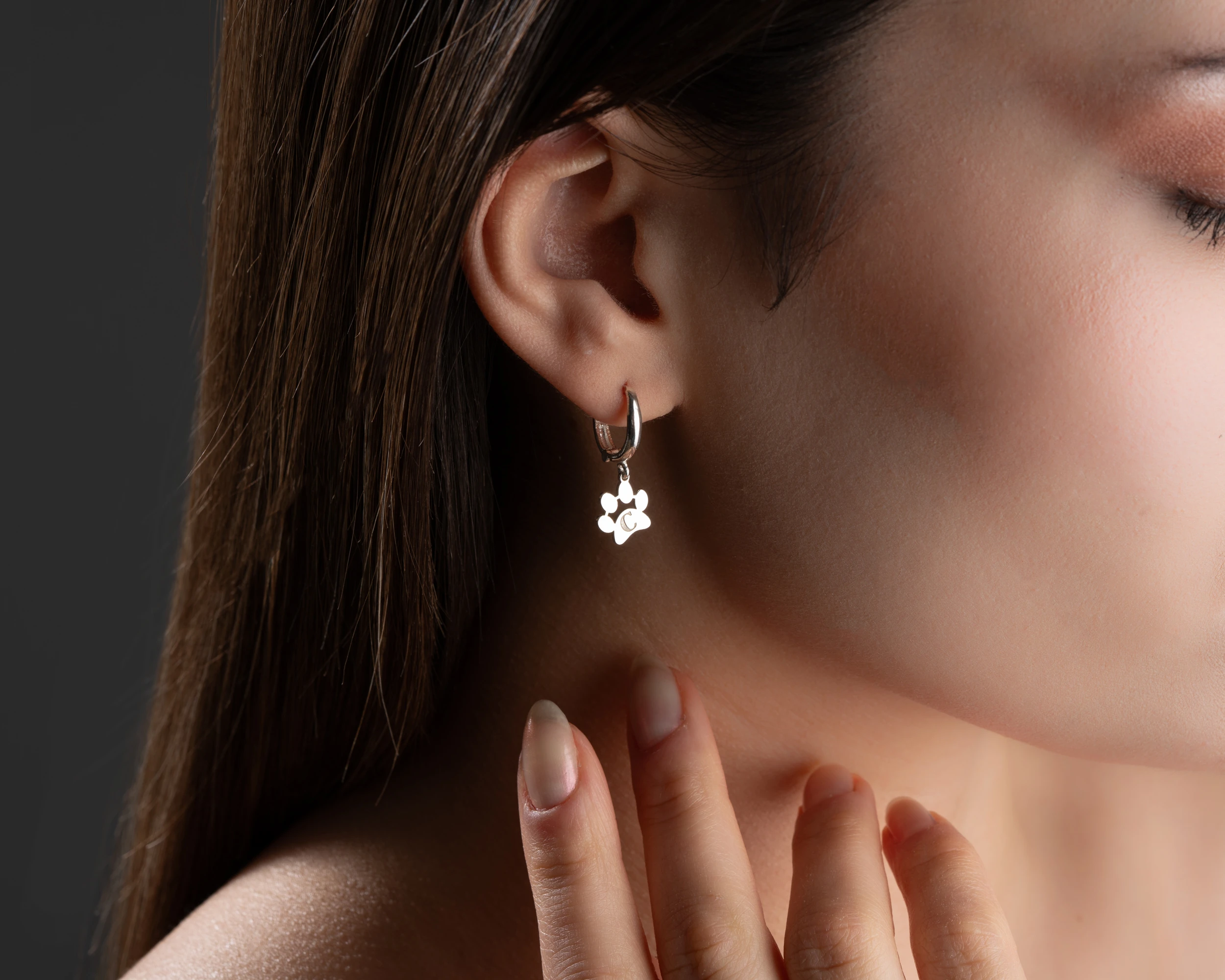 Sallantılı Harfli Pati Küpe 925 Ayar Gümüş – Kişiselleştirilebilir Kadın Takısı