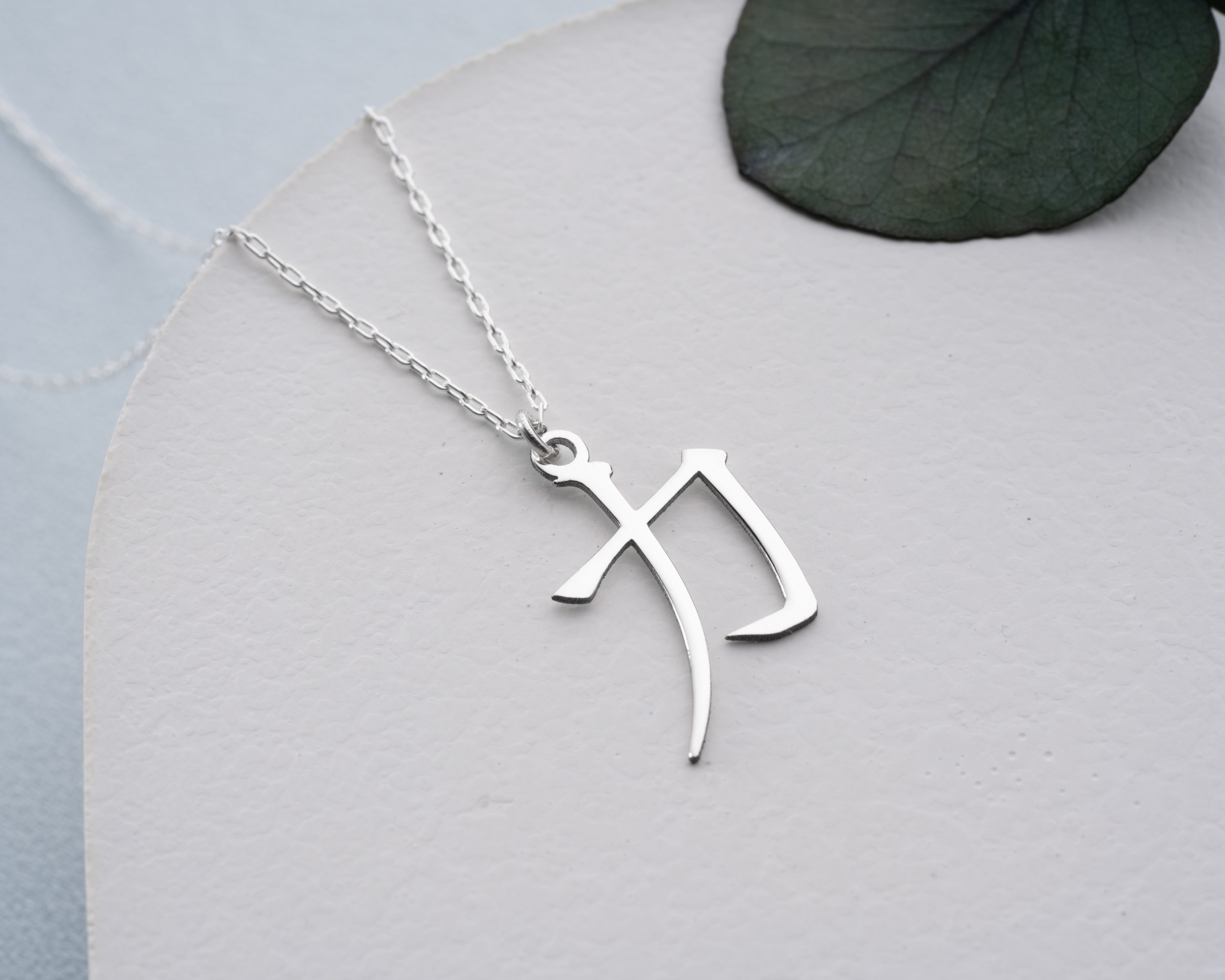 Japon Kanji Güç Sembolü Kolye – Minimalist, Anlamlı ve Motivasyon Verici Tasarım