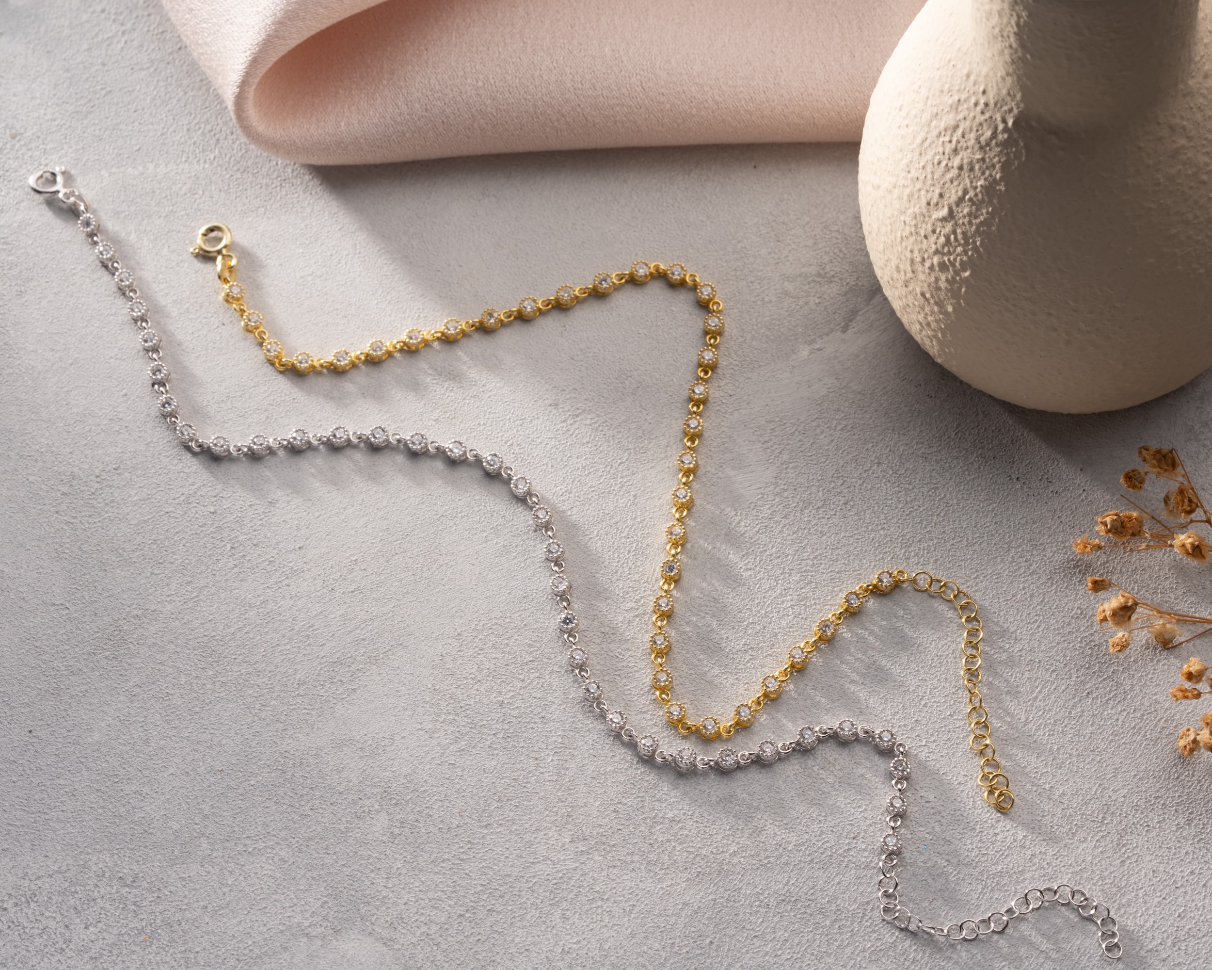 Parıltısıyla Kalpleri Isıtan Hediye - Yuvarlak Taşlı Zarif Bileklik