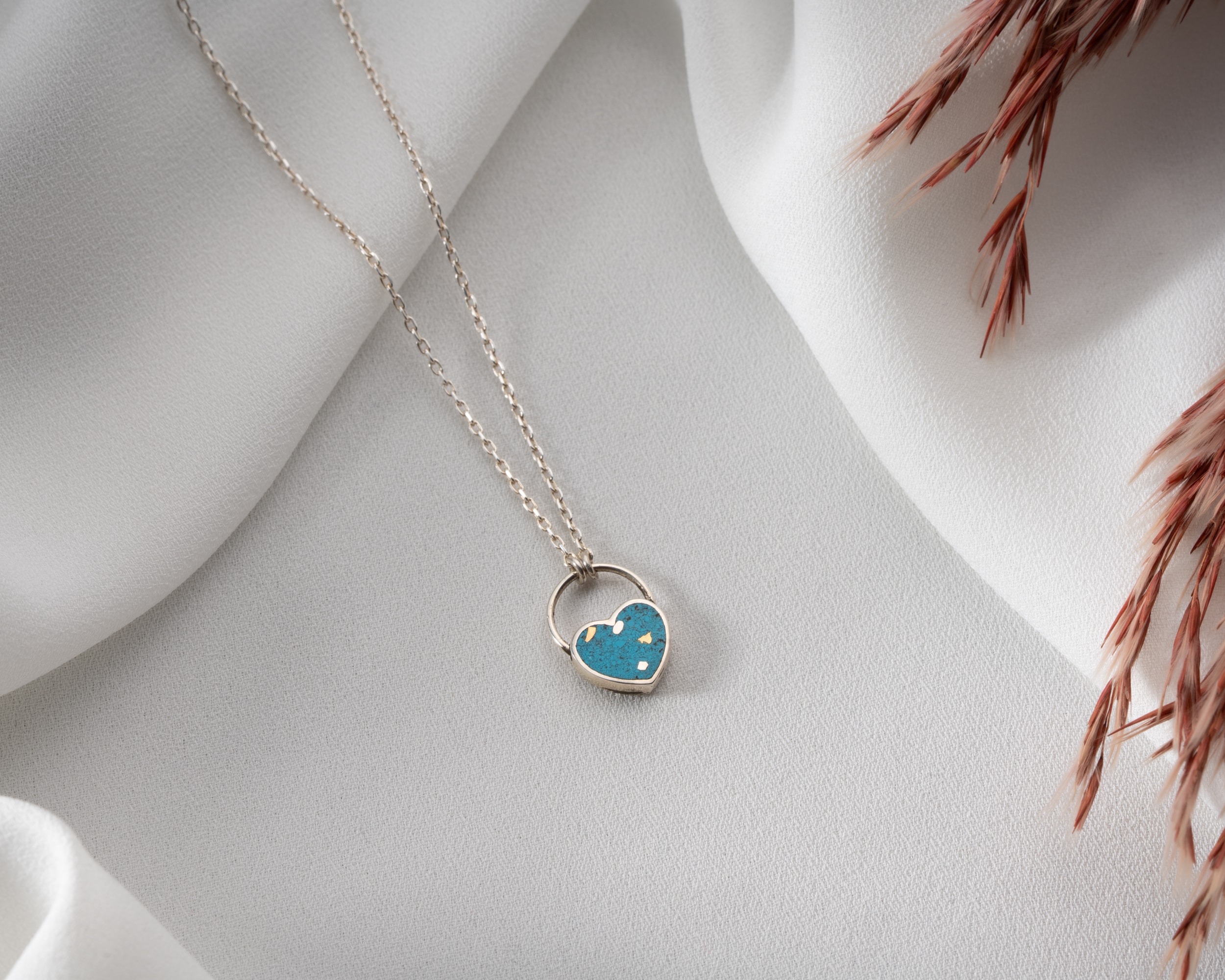 Mavi Mineli Kalp Kolye - Şık ve Zarif Kadın Kolyesi