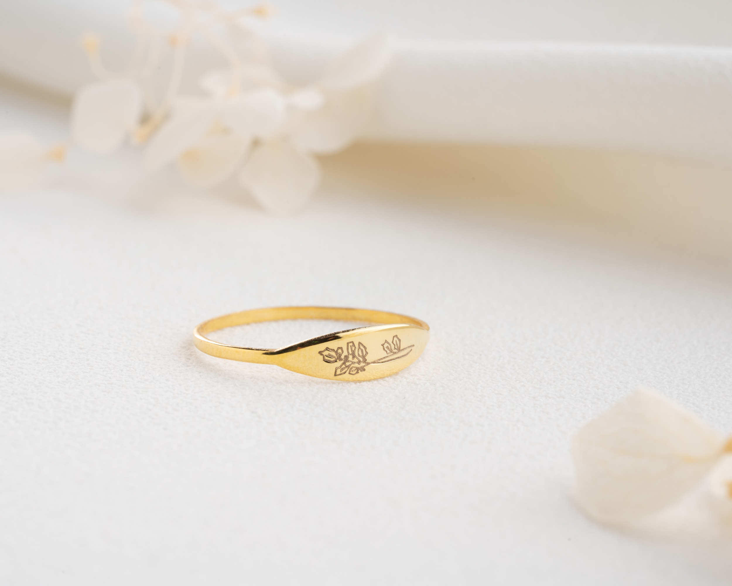 Doğum Çiçekli İnce Tasarım Yüzük – Zarif ve Anlamlı 925 Ayar Gümüş Takı