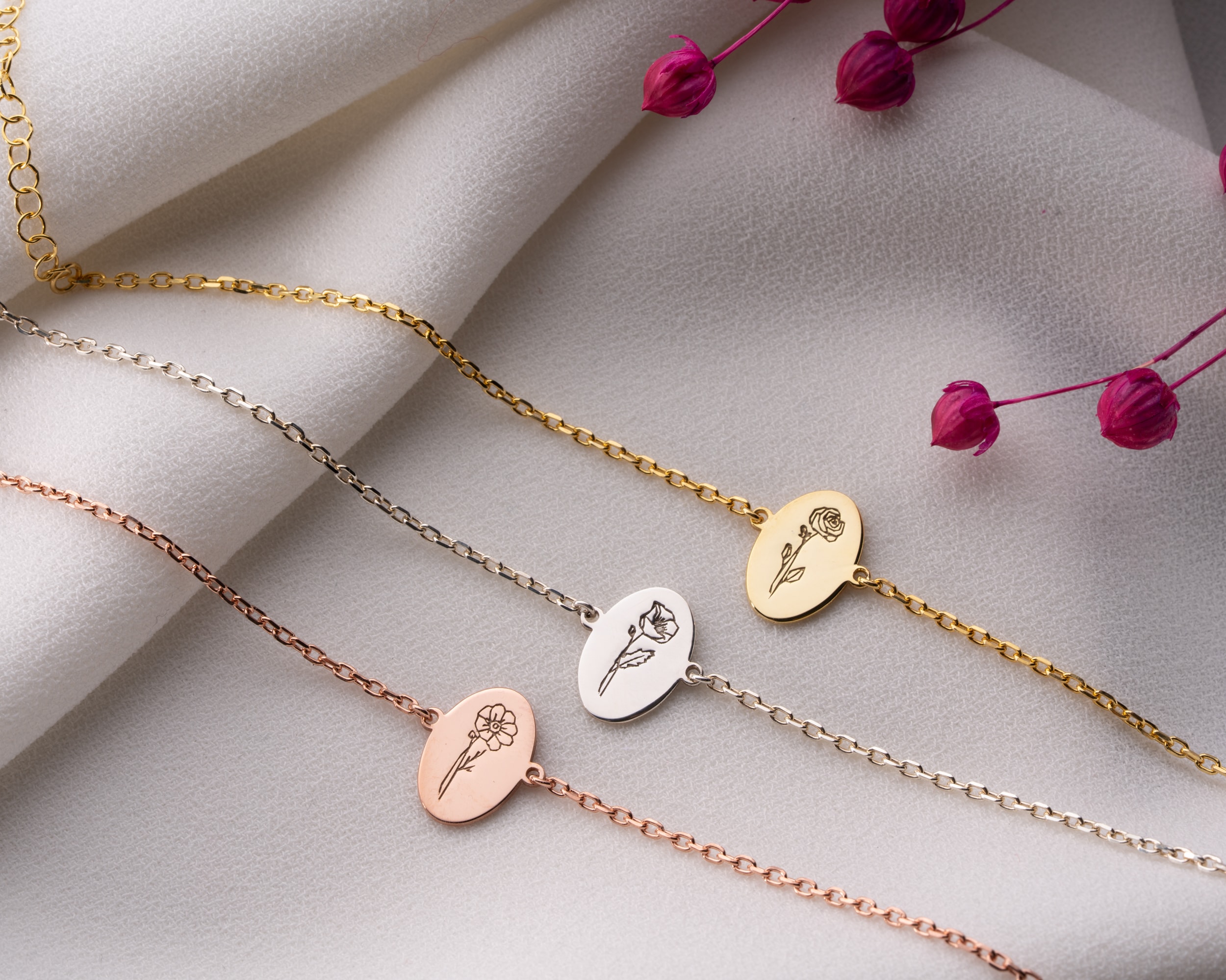 Oval Doğum Çiçekli Bileklik – Kişiye Özel Tasarım | Minimal ve Zarif